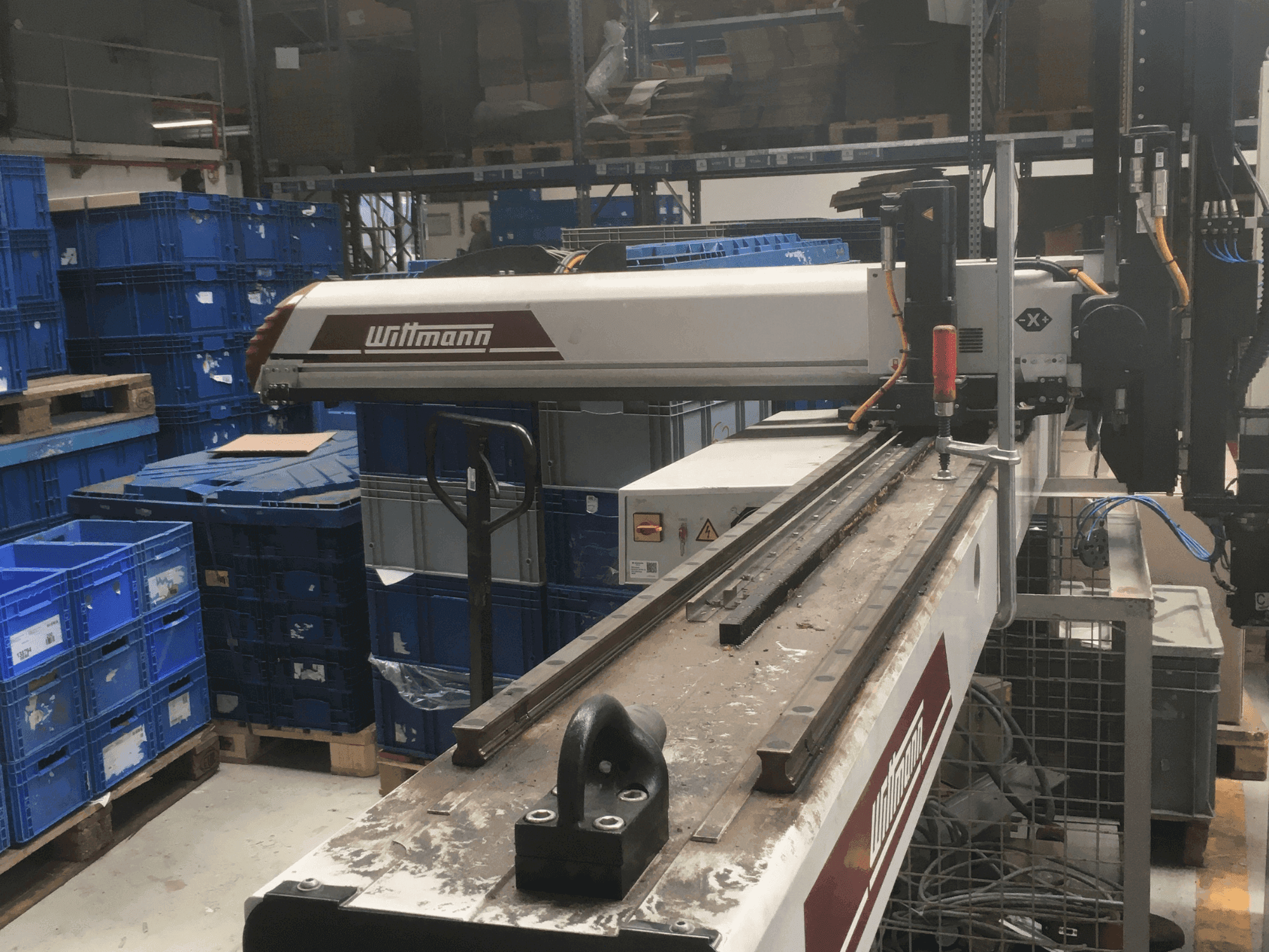 Prikaz stroja WITTMANN W743 sprijeda