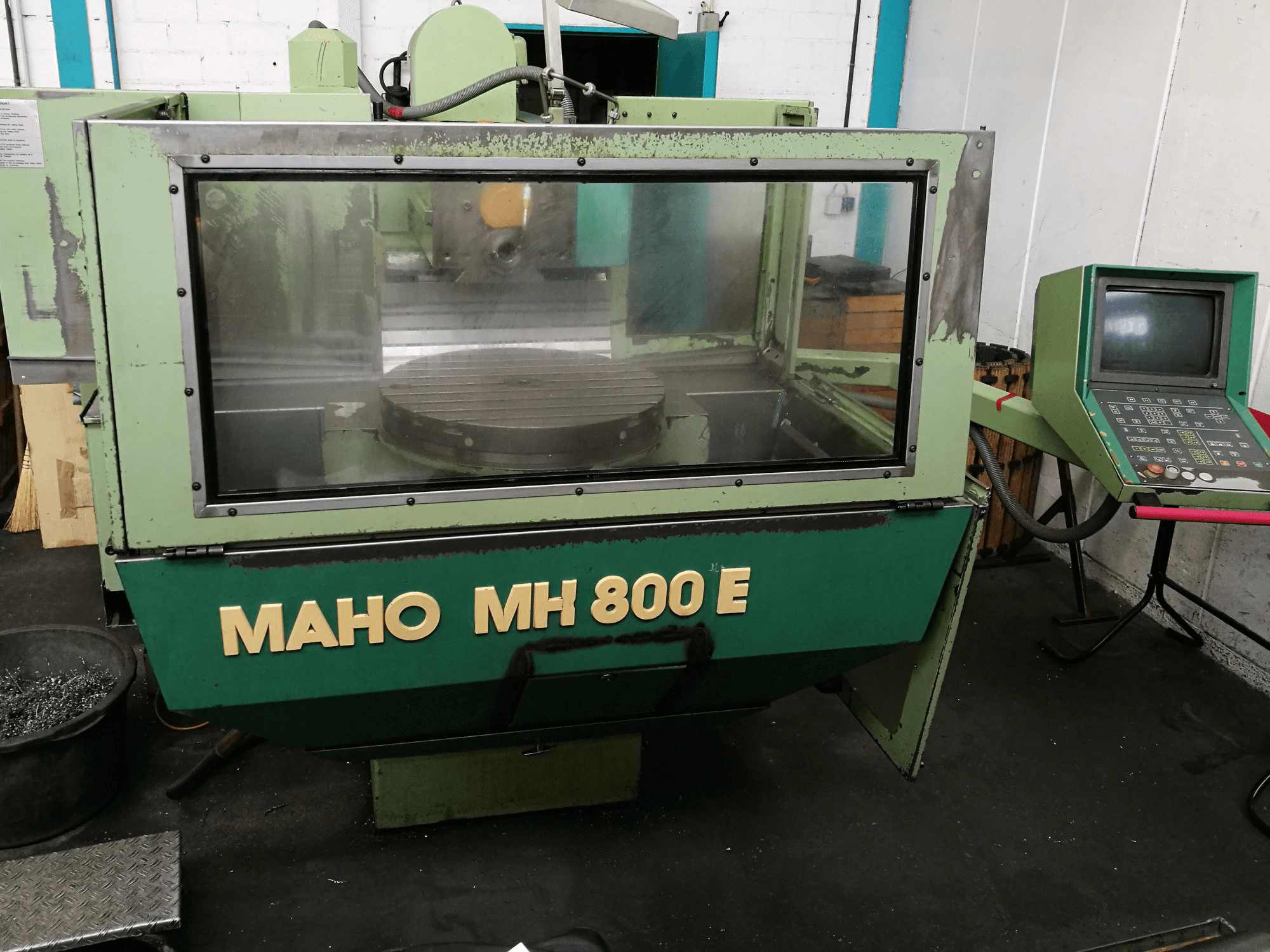 Prikaz stroja Maho MH 800 E sprijeda
