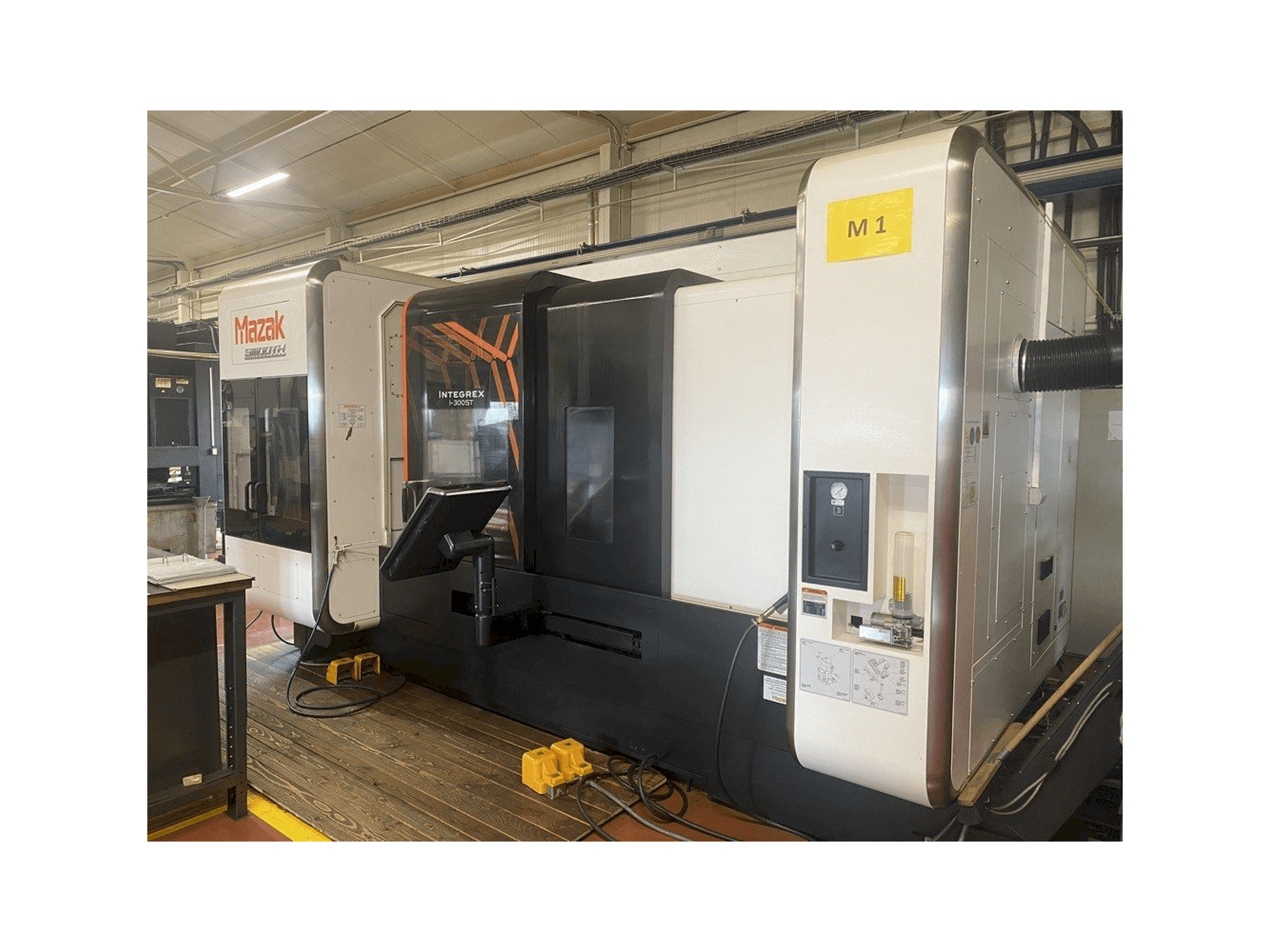 Prikaz stroja Mazak INTEGREX i-300 ST sprijeda
