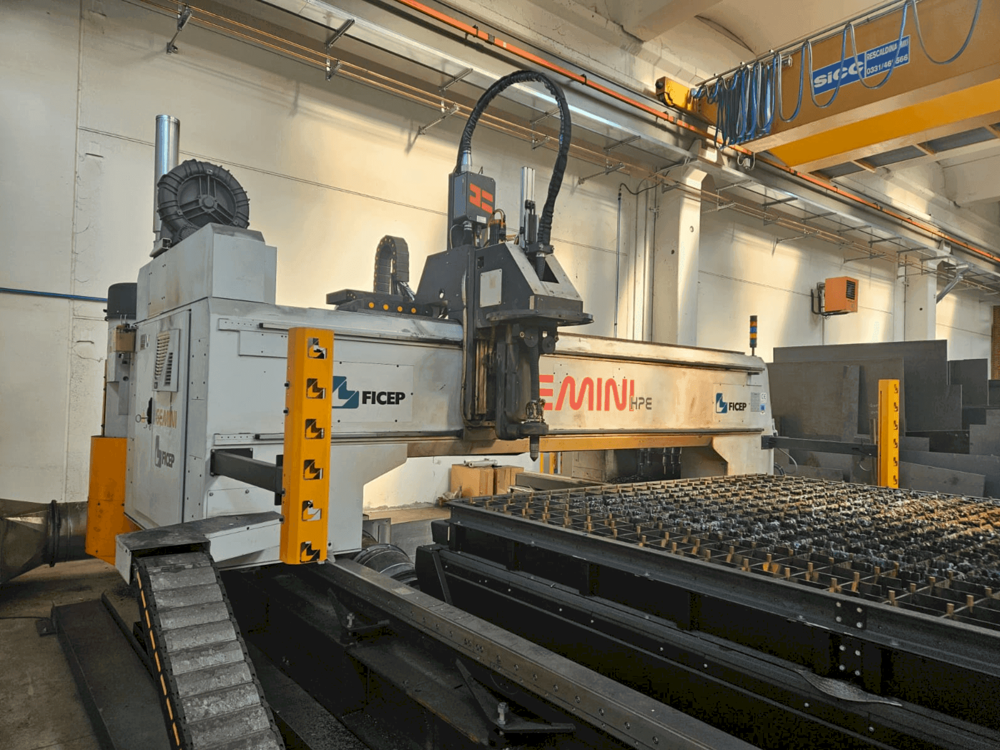 Prikaz stroja FICEP GEMINI G32 HPE sprijeda