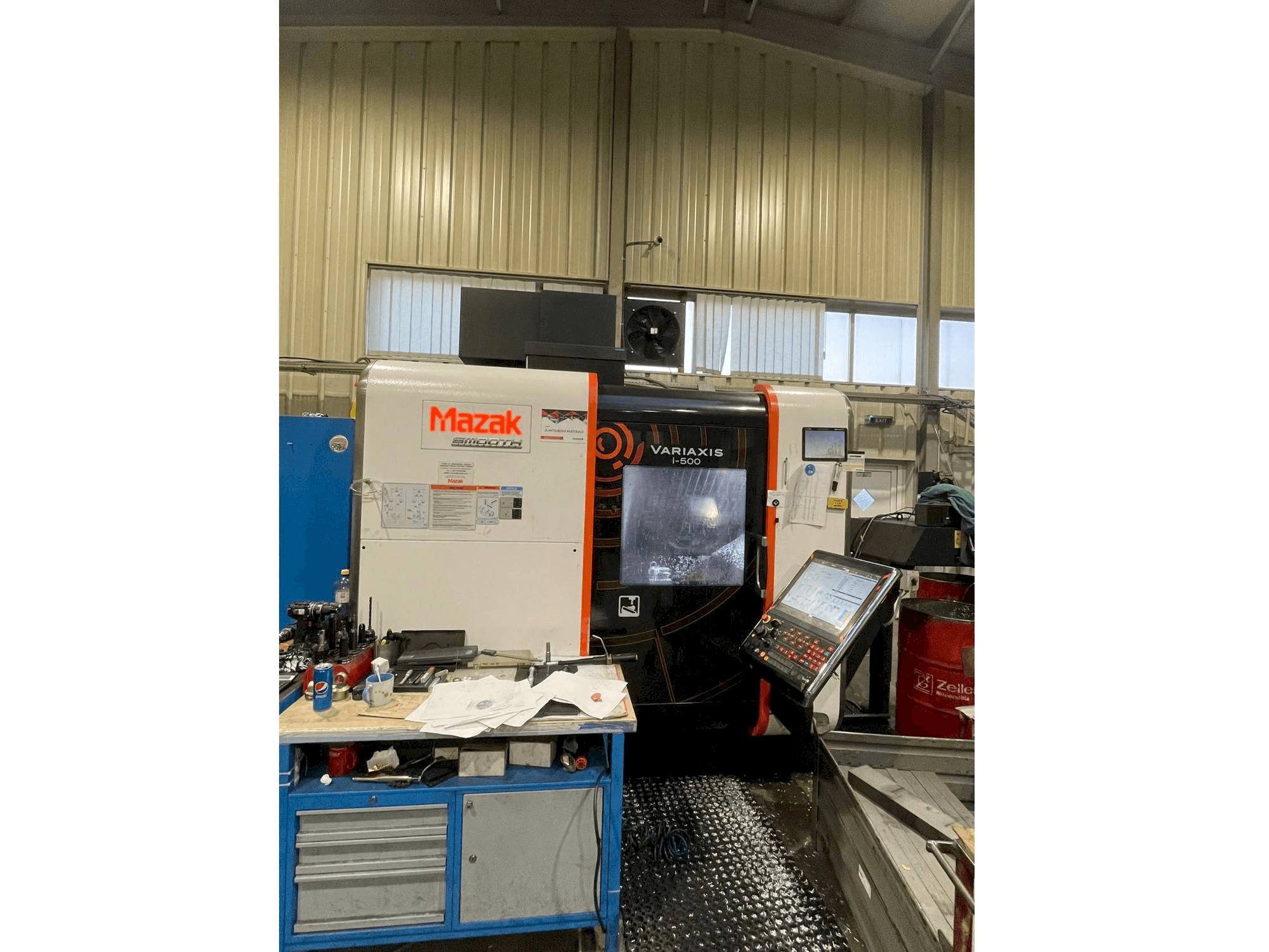 Prikaz stroja Mazak Variaxis i-500 sprijeda