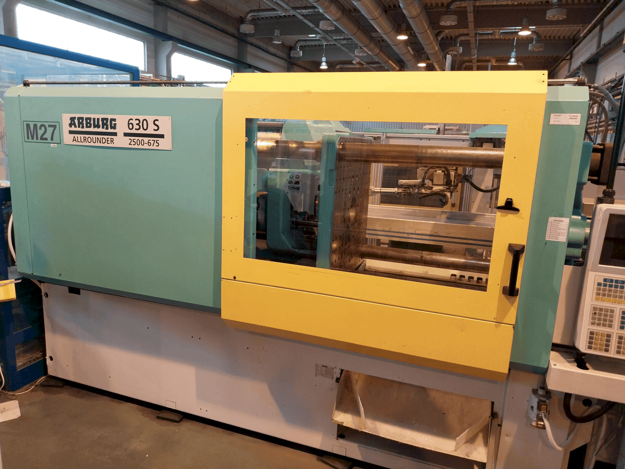 Prikaz stroja Arburg Allrounder 630S 2500-675 sprijeda