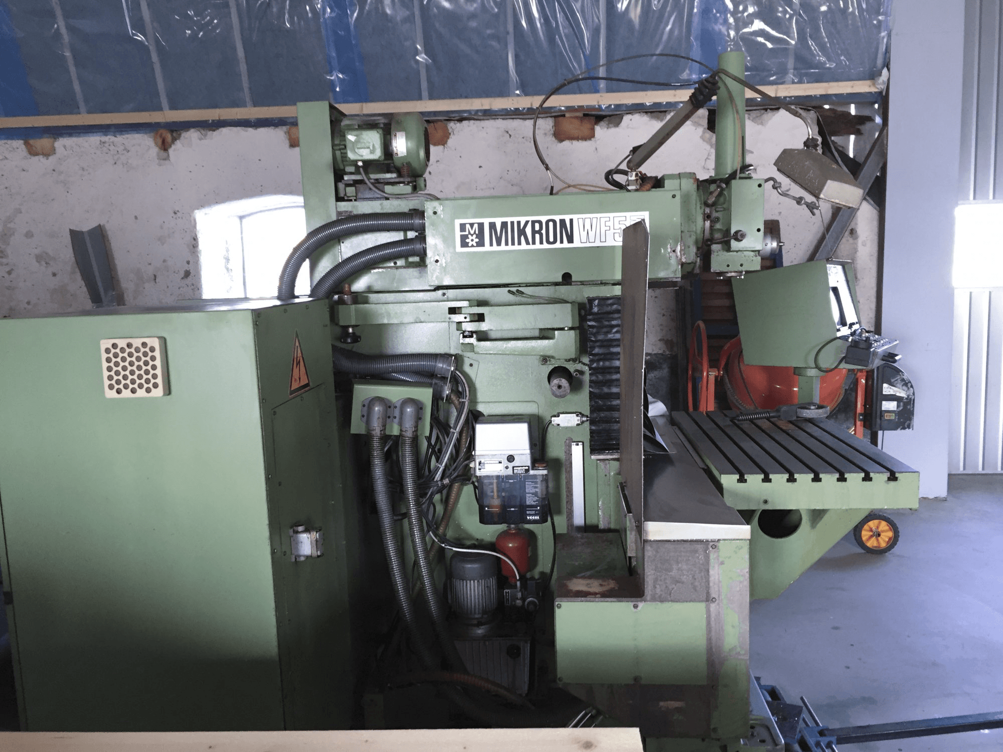 Prikaz stroja Mikron WF 5DCM/155 sprijeda
