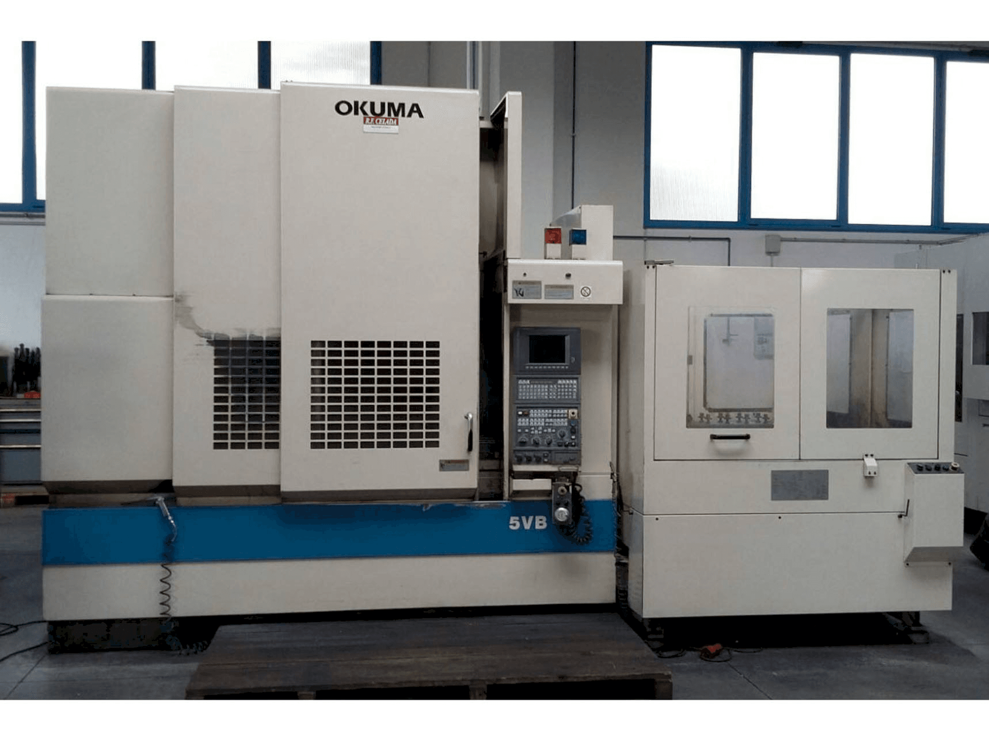 Prikaz stroja Okuma MX55 VB sprijeda