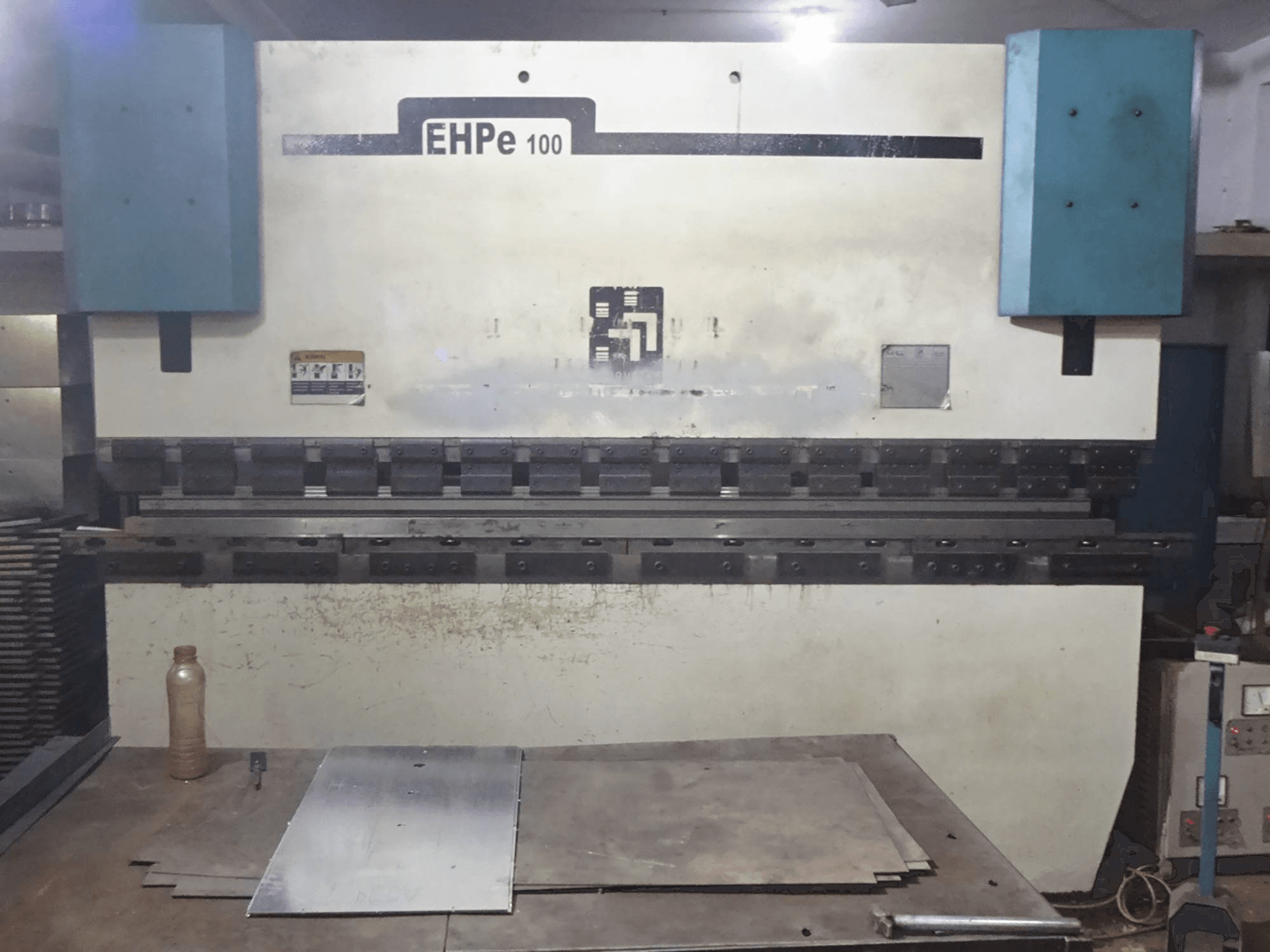 Prikaz stroja Hindustan Hydraulics EHP E 100 sprijeda