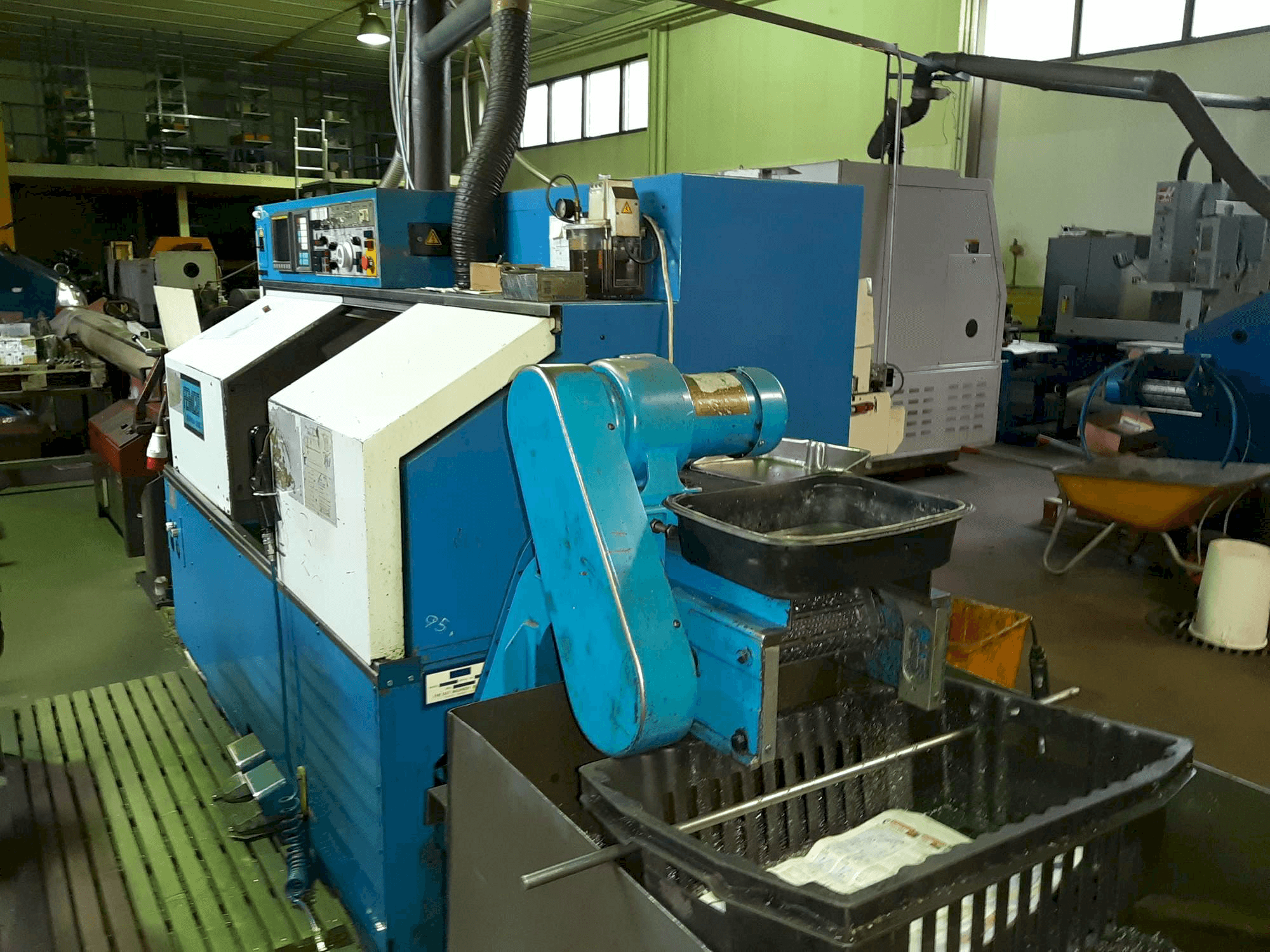 Prikaz stroja FEMCO Durga 25E sprijeda