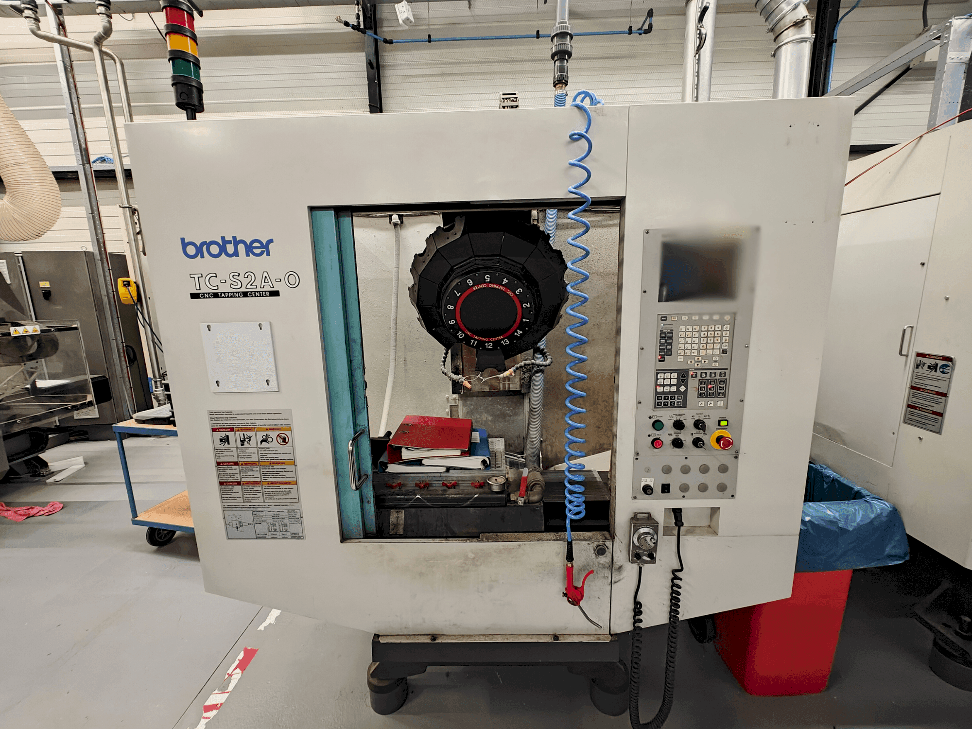 Prikaz stroja Brother C-S2A-O sprijeda