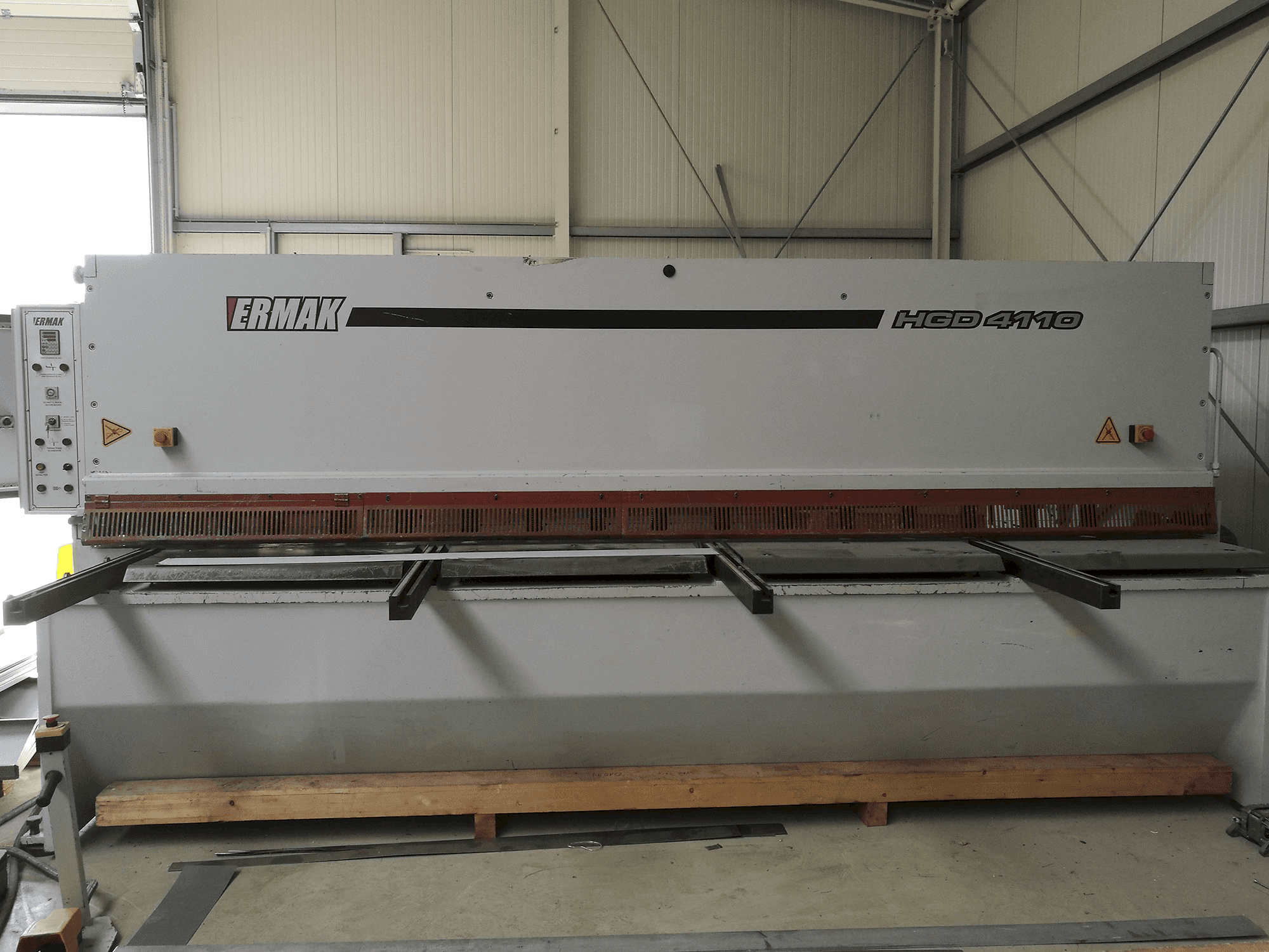 Prikaz stroja ERMAKSAN HGD 4100x10 sprijeda