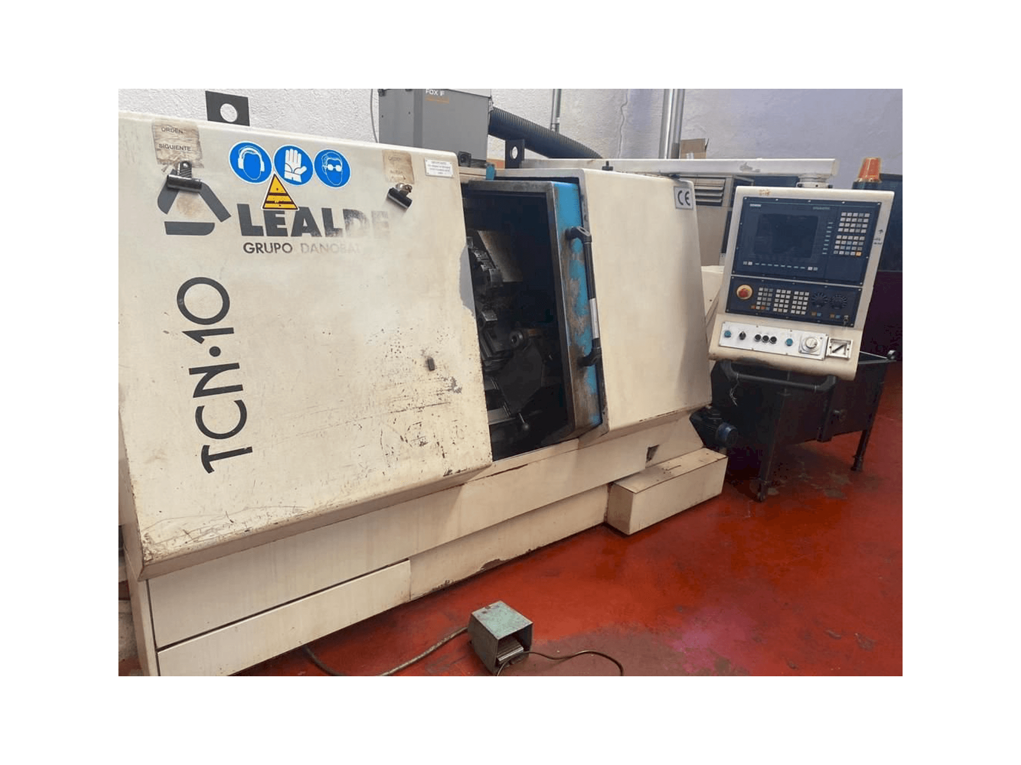 Prikaz stroja Lealde TCN-10 sprijeda