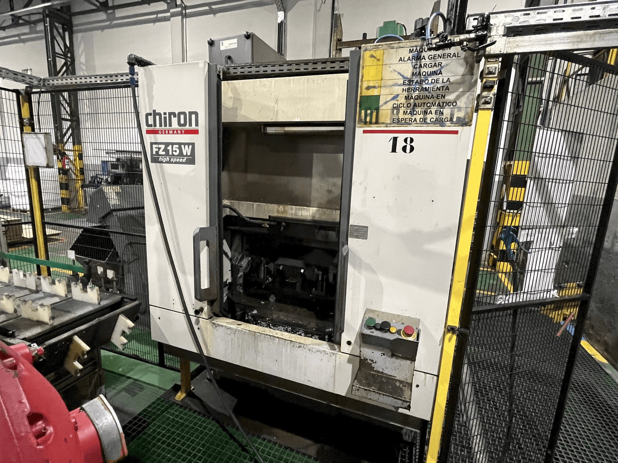 Prikaz stroja CHIRON FZ15W sprijeda