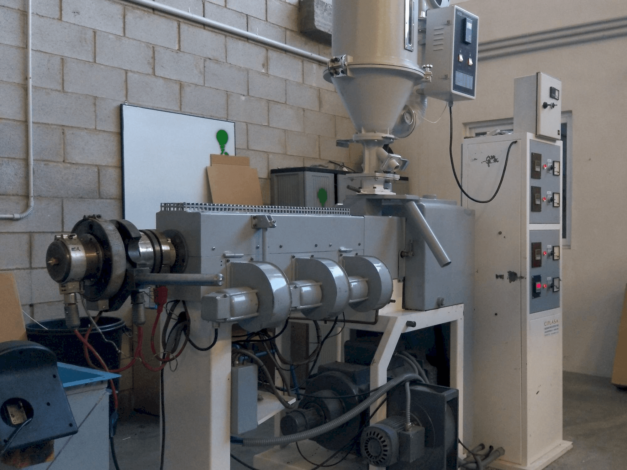 Prikaz lijeve strane stroja Mateu & Solé EX 38