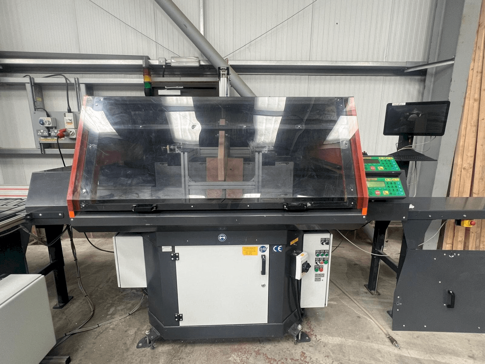 Prikaz stroja TIGER UKA 600 Cross cut installation sprijeda