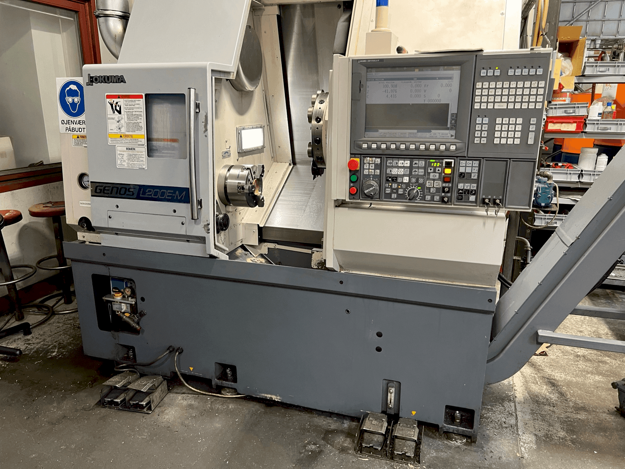 Prikaz stroja Okuma GENOS L200E MY sprijeda
