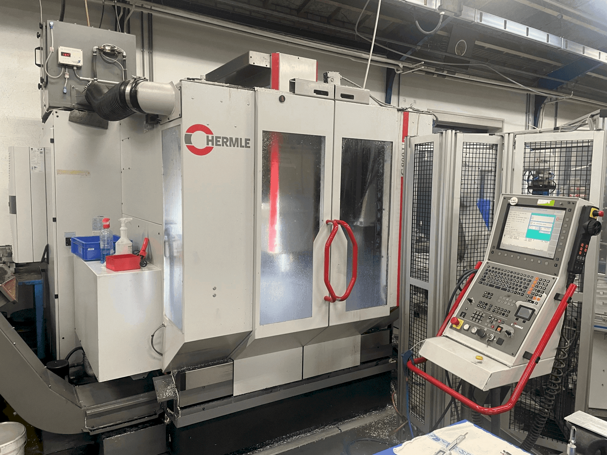 Prikaz stroja HERMLE C 800 U sprijeda