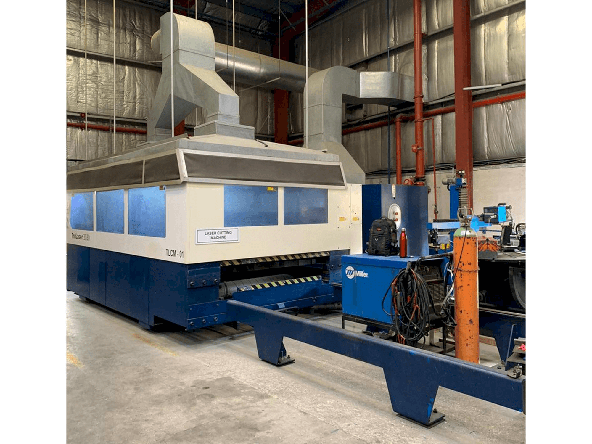 Prikaz stroja Trumpf TruLaser 3030 sprijeda