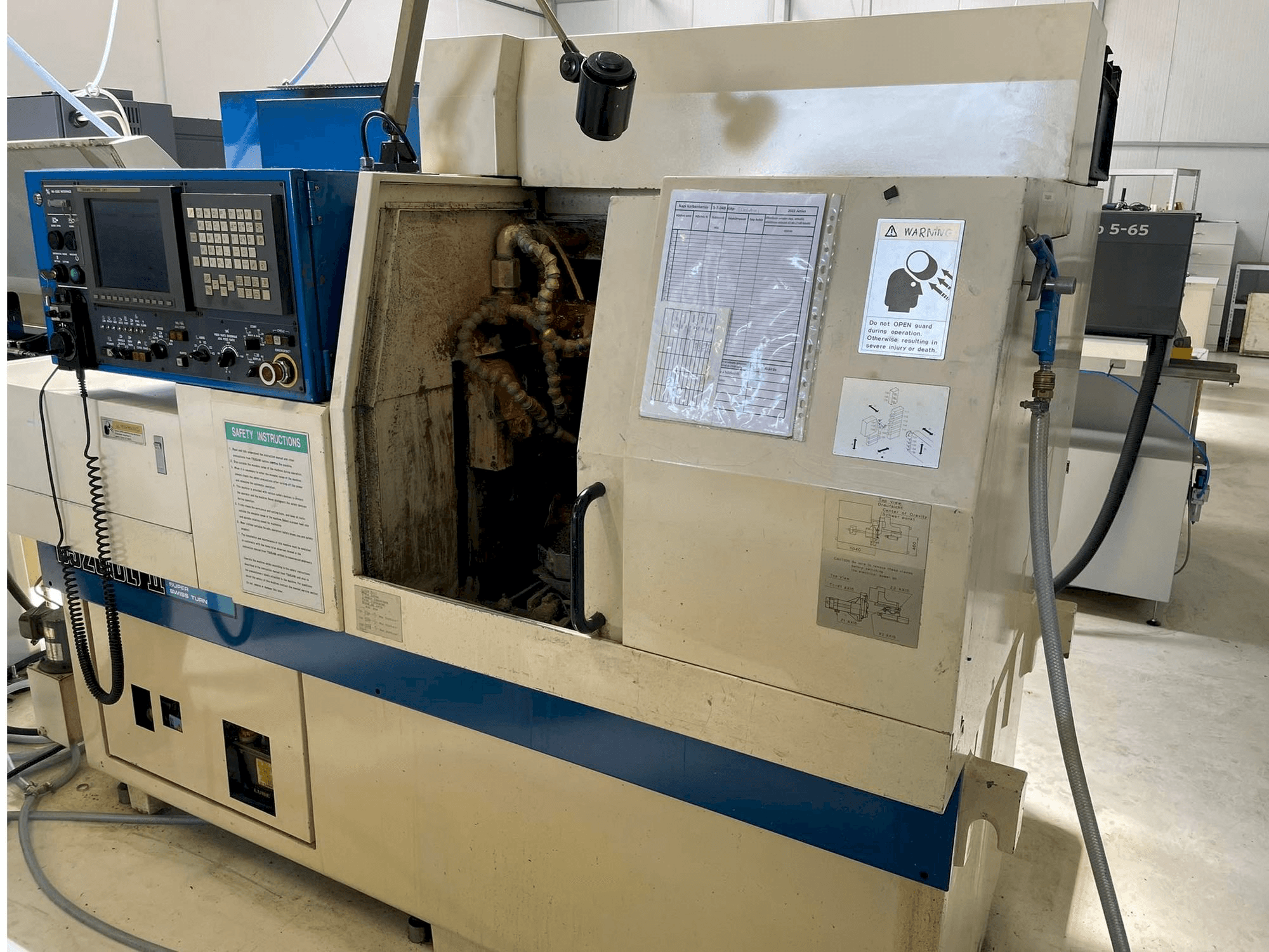 Prikaz desne strane stroja TSUGAMI BS20-II