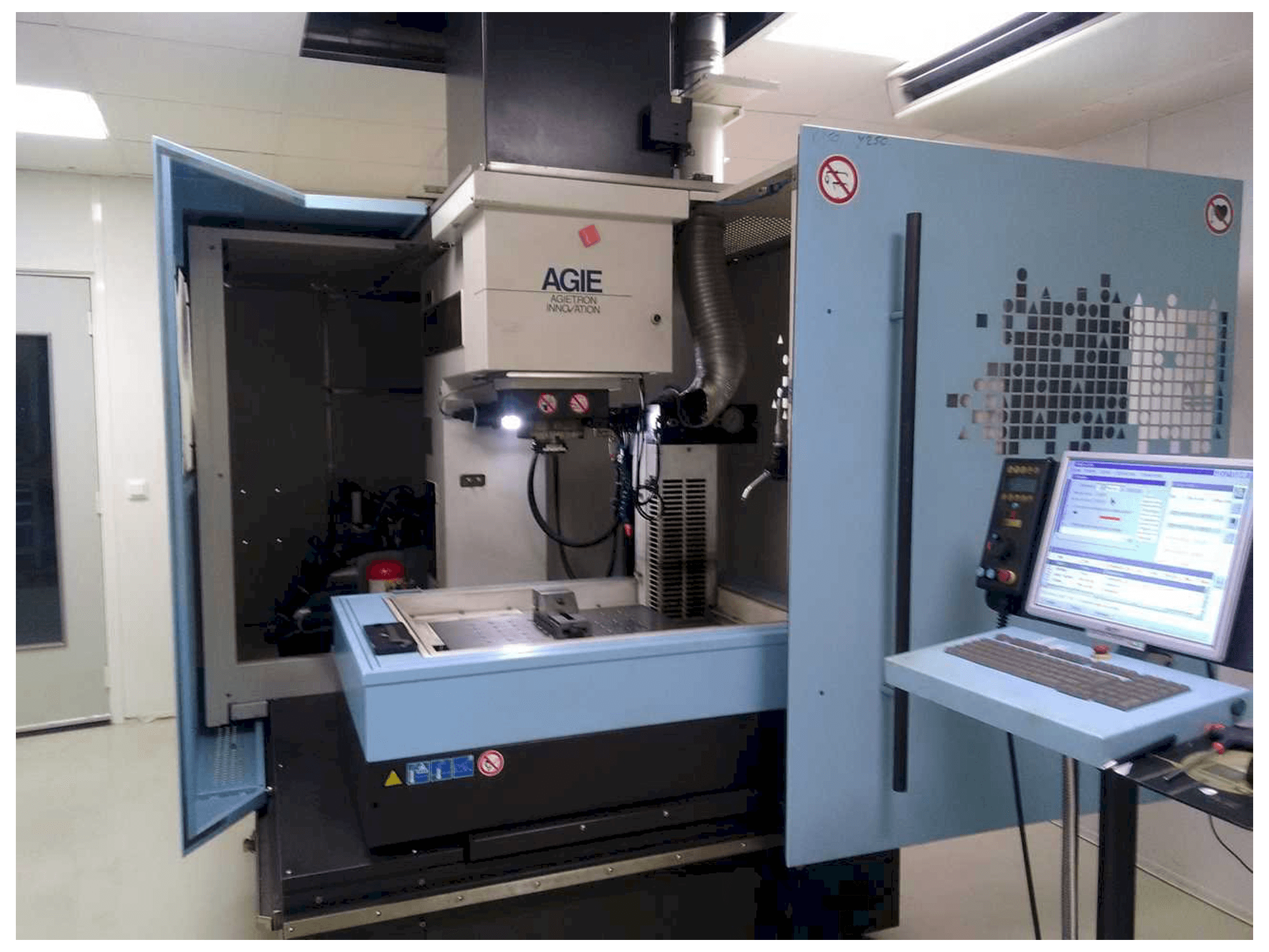 Prikaz stroja AGIE AGIETRON INNOVATION 2 sprijeda