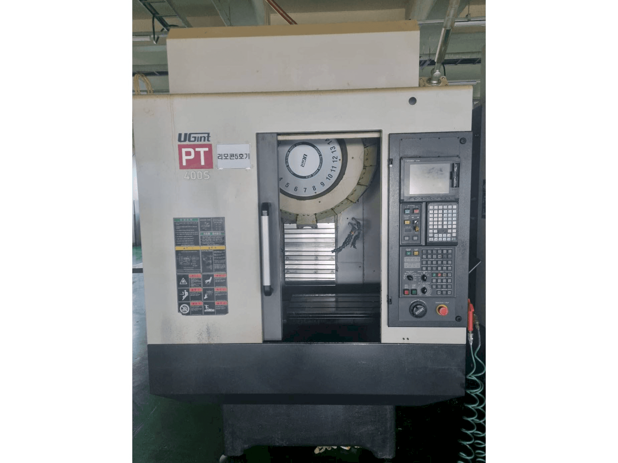 Prikaz stroja UGINT PT400S sprijeda