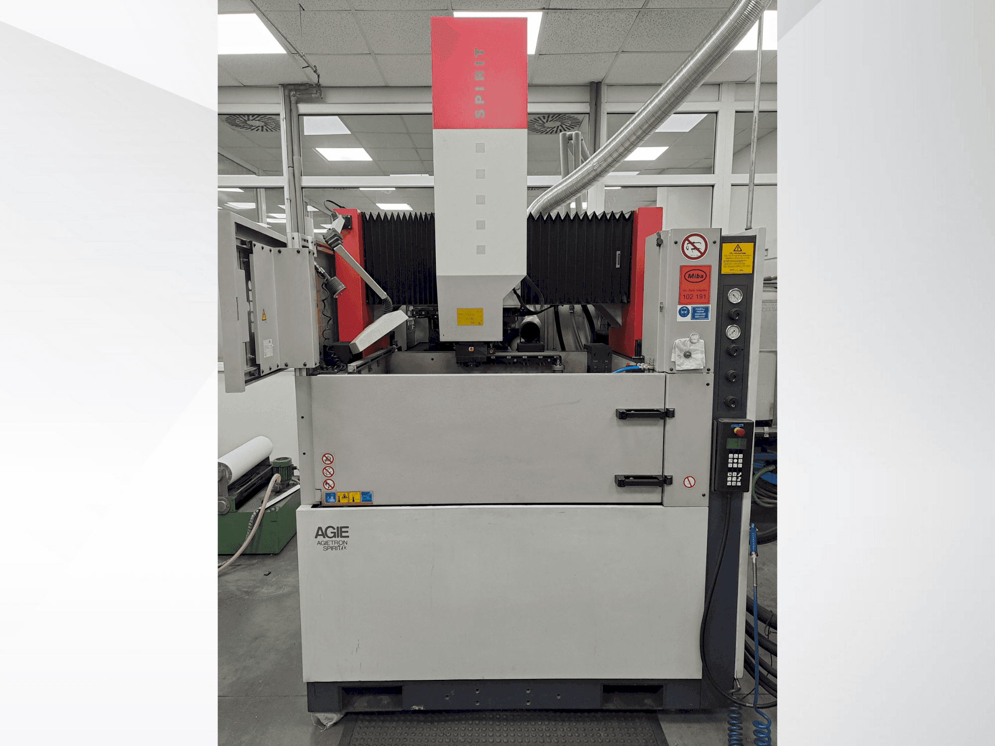 Prikaz stroja AGIE AGIETRON SPIRIT 4 sprijeda