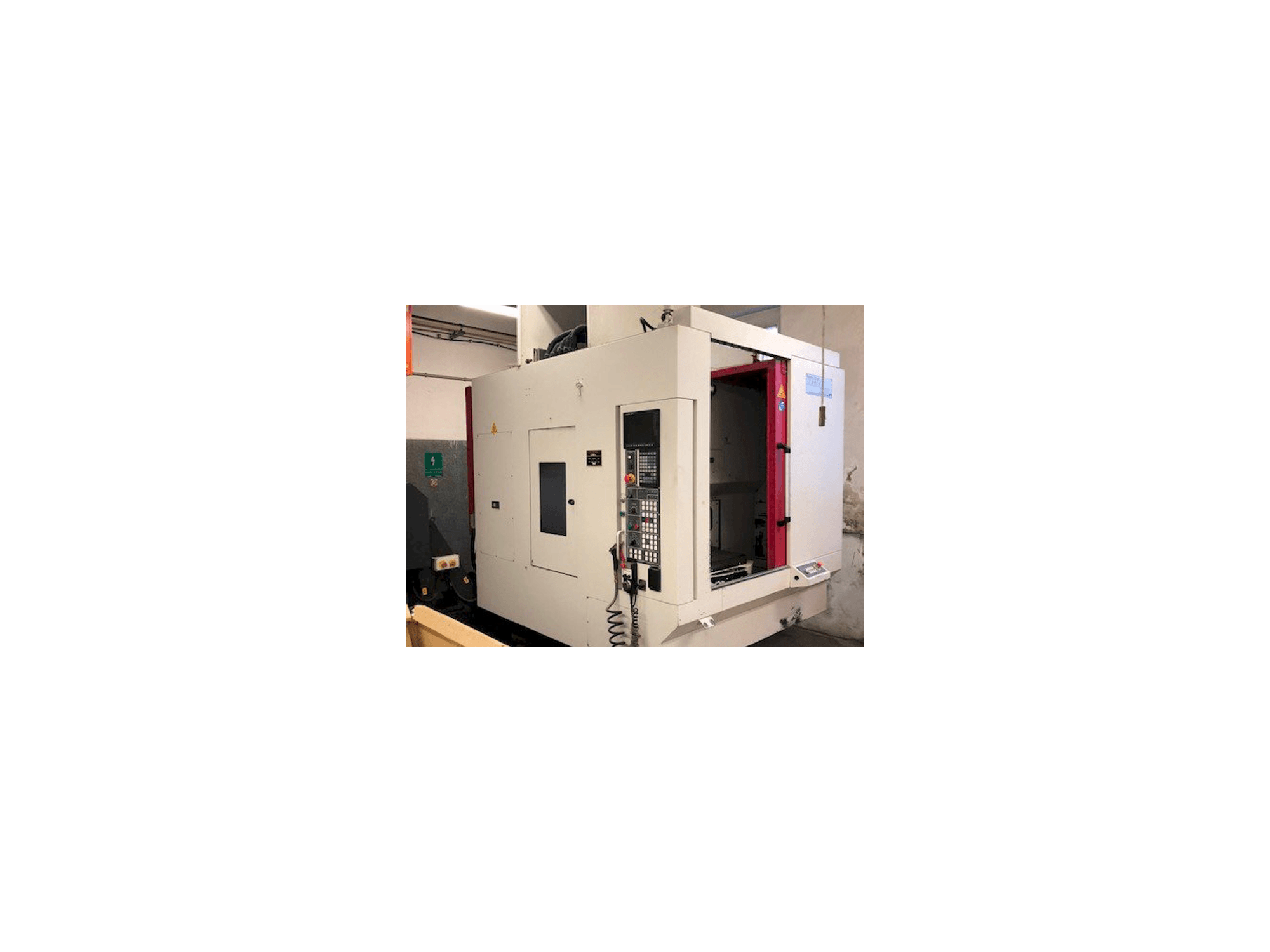 Prikaz stroja Akira Seiki RMV 700 APC sprijeda