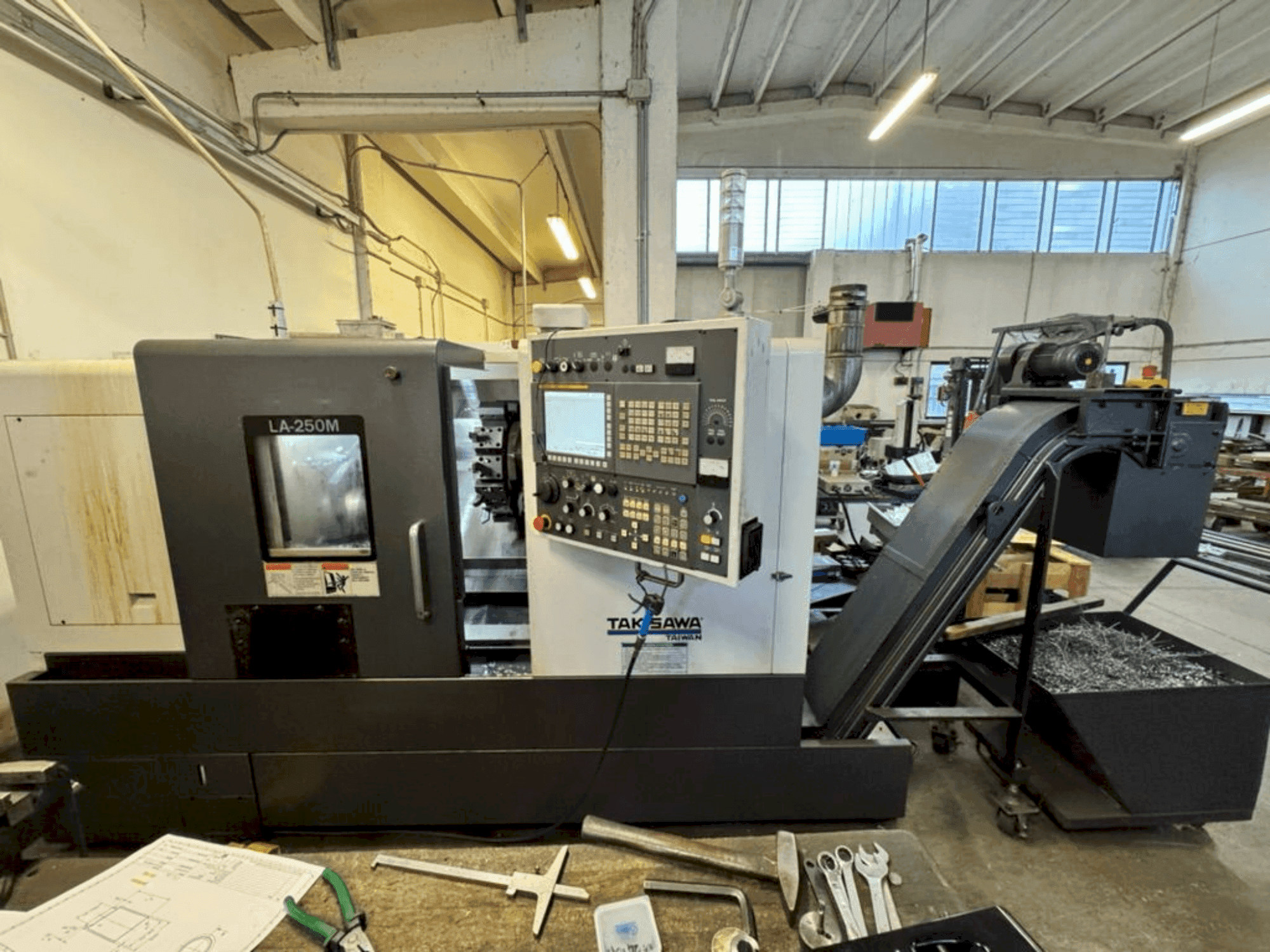 Prikaz stroja Takisawa LA-250M sprijeda