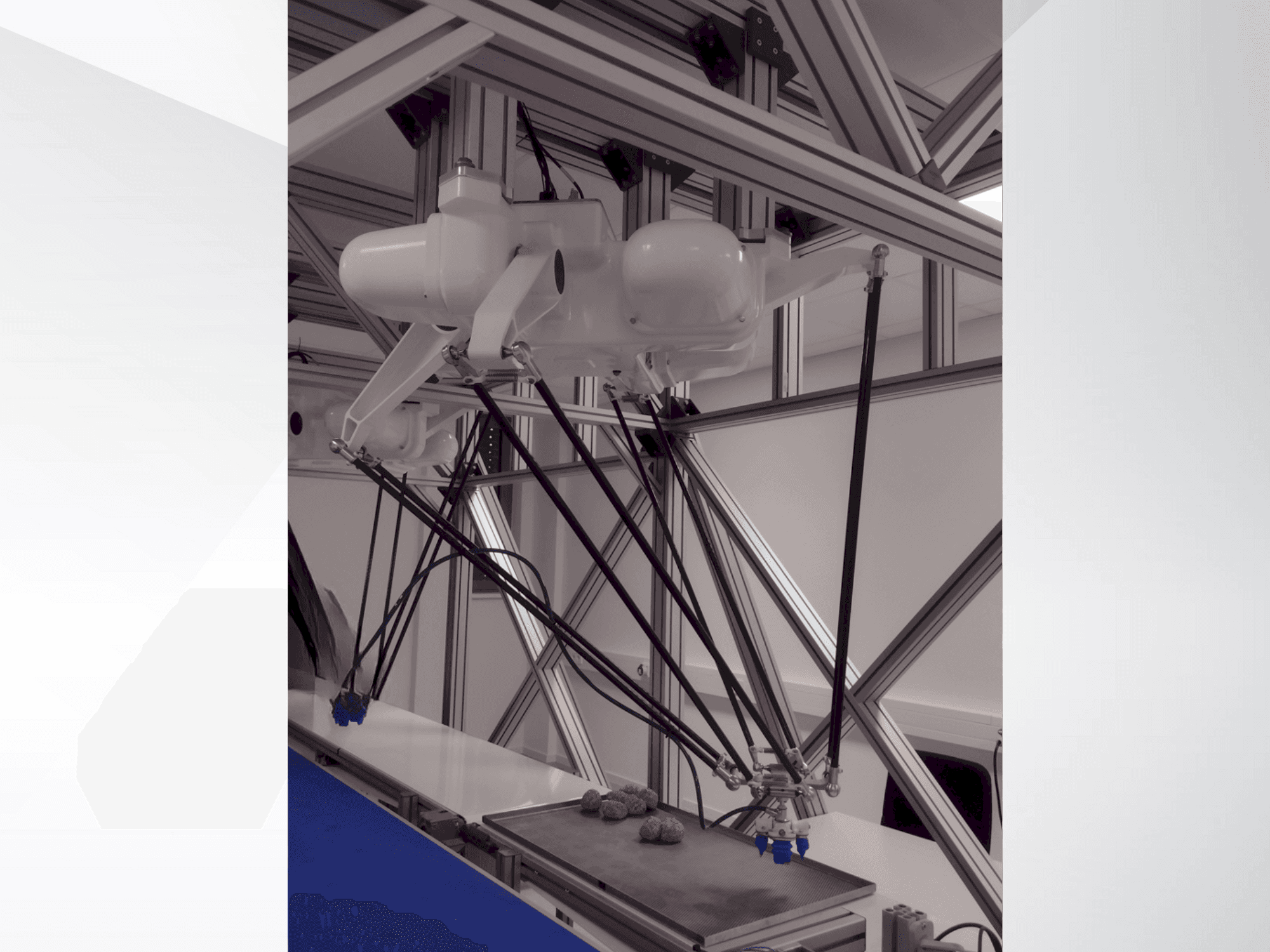 Prikaz stroja OMRON Quattro 800HS with Platform P30 sprijeda