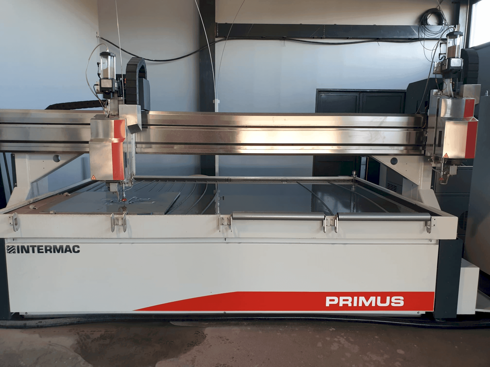 Prikaz stroja Intermac Primus 322 sprijeda