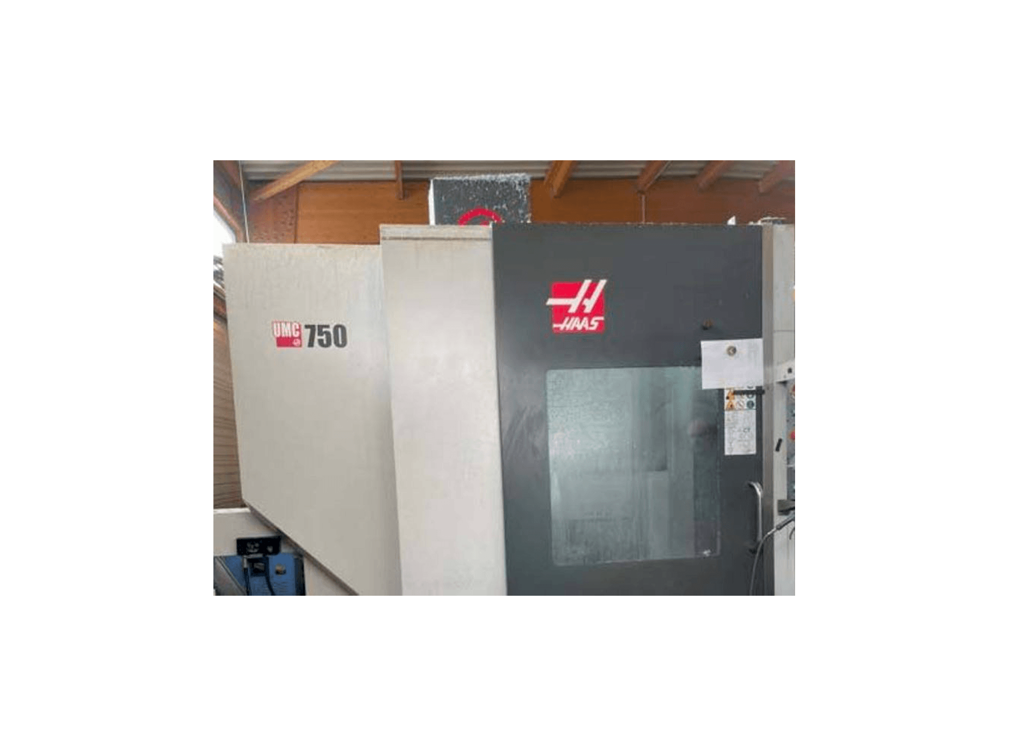 Prikaz stroja HAAS UMC 750 S sprijeda