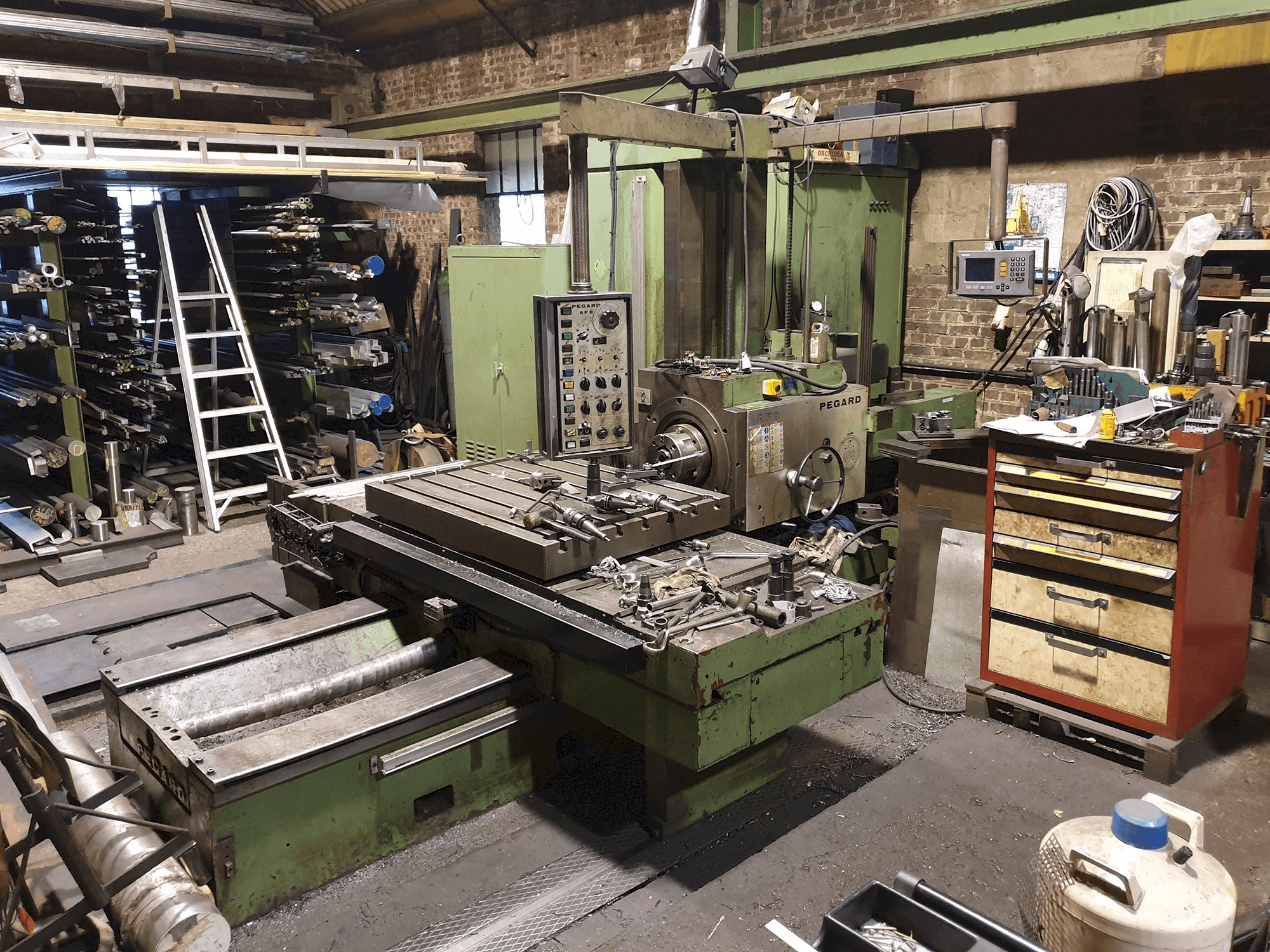 Prikaz stroja PEGARD AF 8 sprijeda