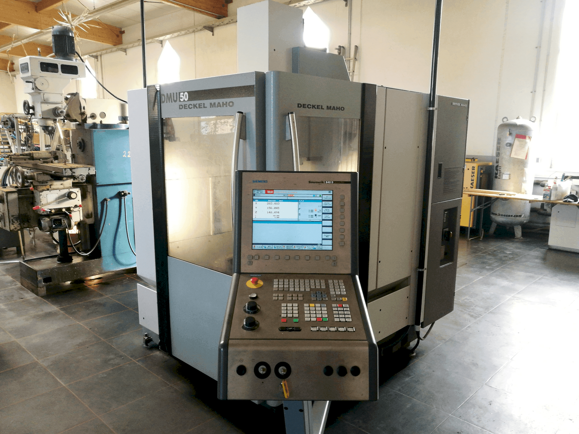 Prikaz stroja DECKEL MAHO DMU 50 sprijeda