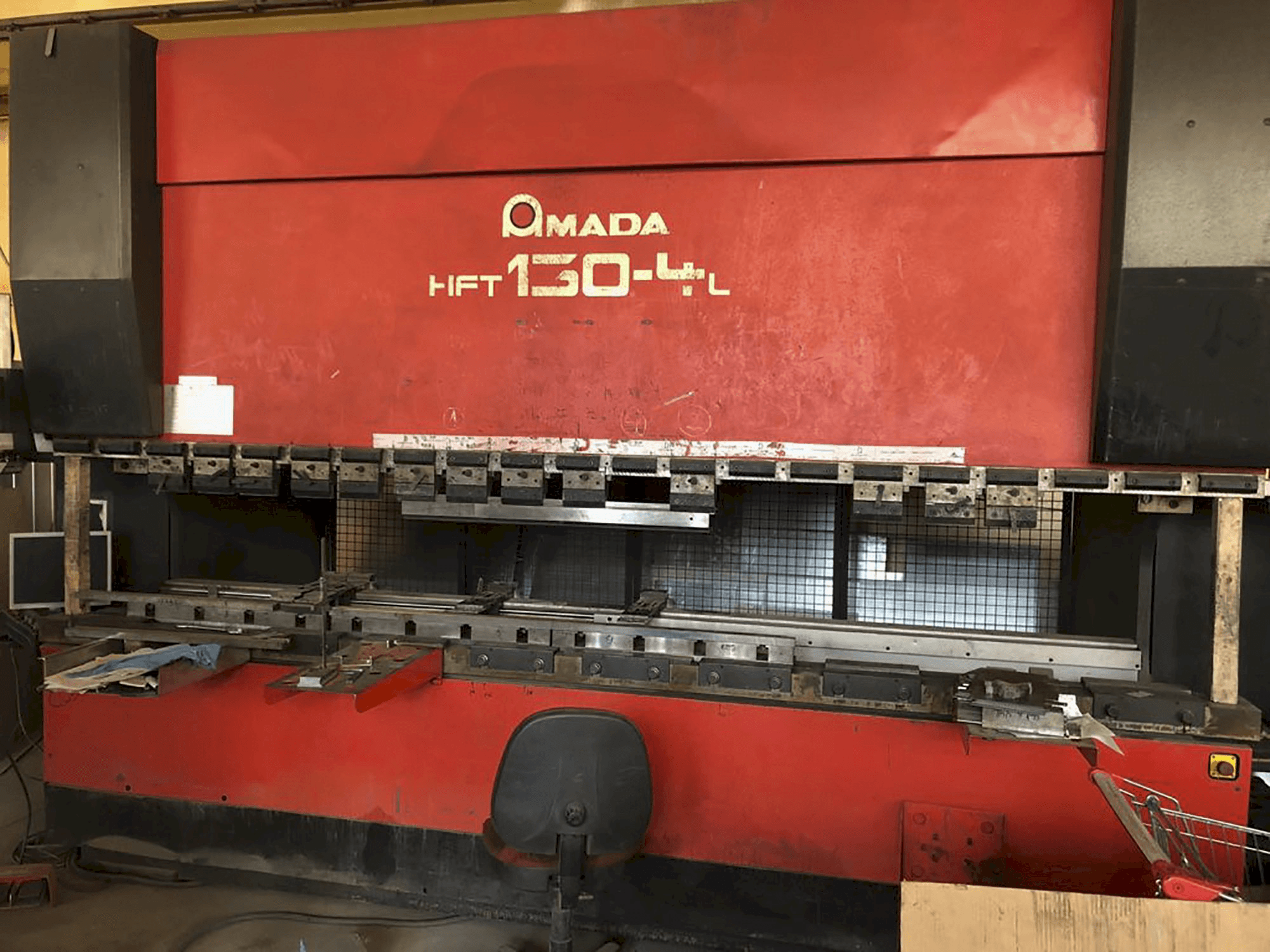 Prikaz stroja AMADA HFT 130-4 L sprijeda