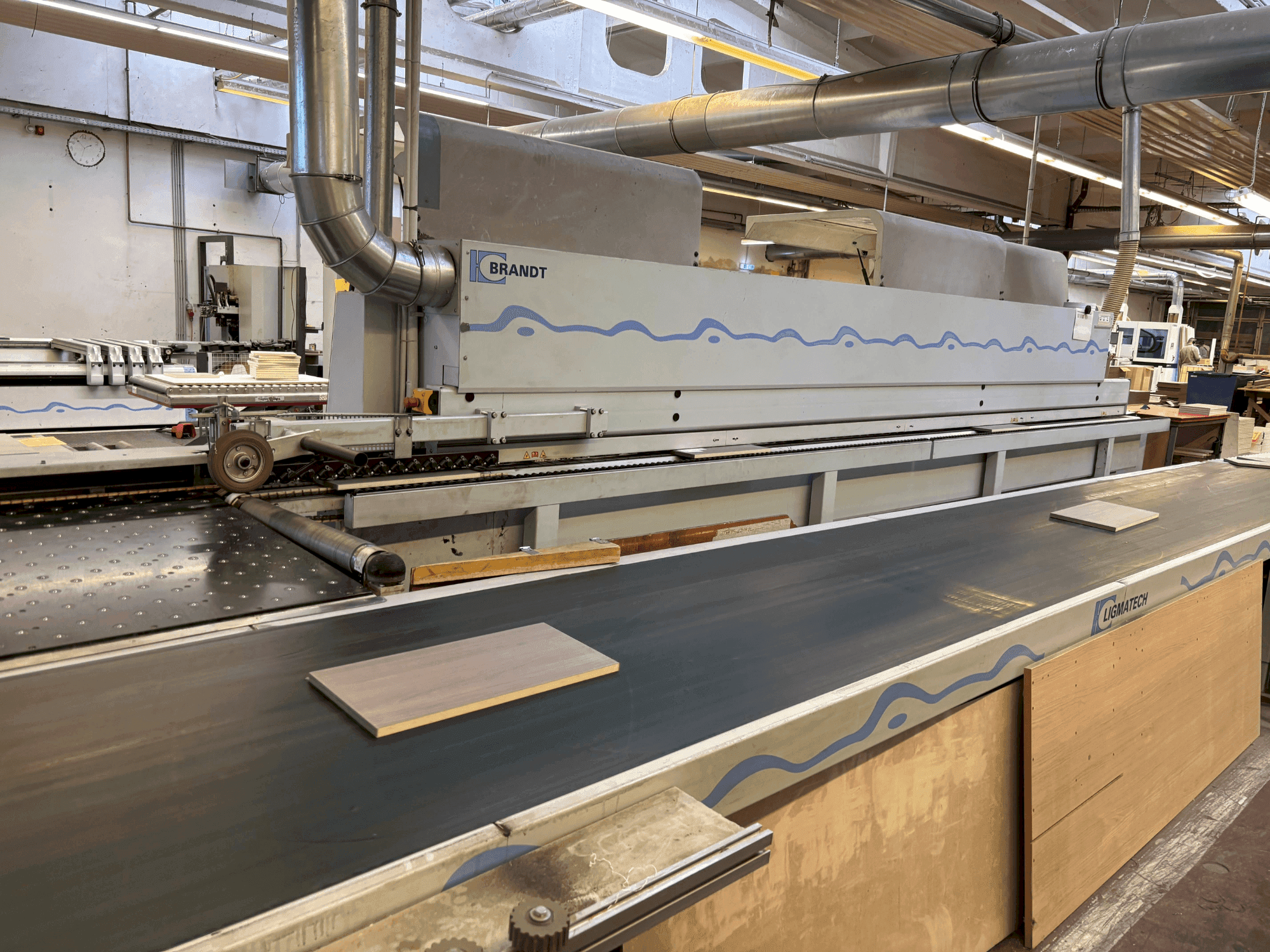 Prikaz stroja BRANDT KDF 680 sprijeda