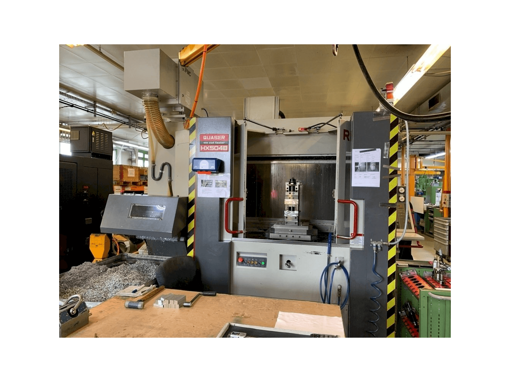 Prikaz stroja Quaser HX504B sprijeda