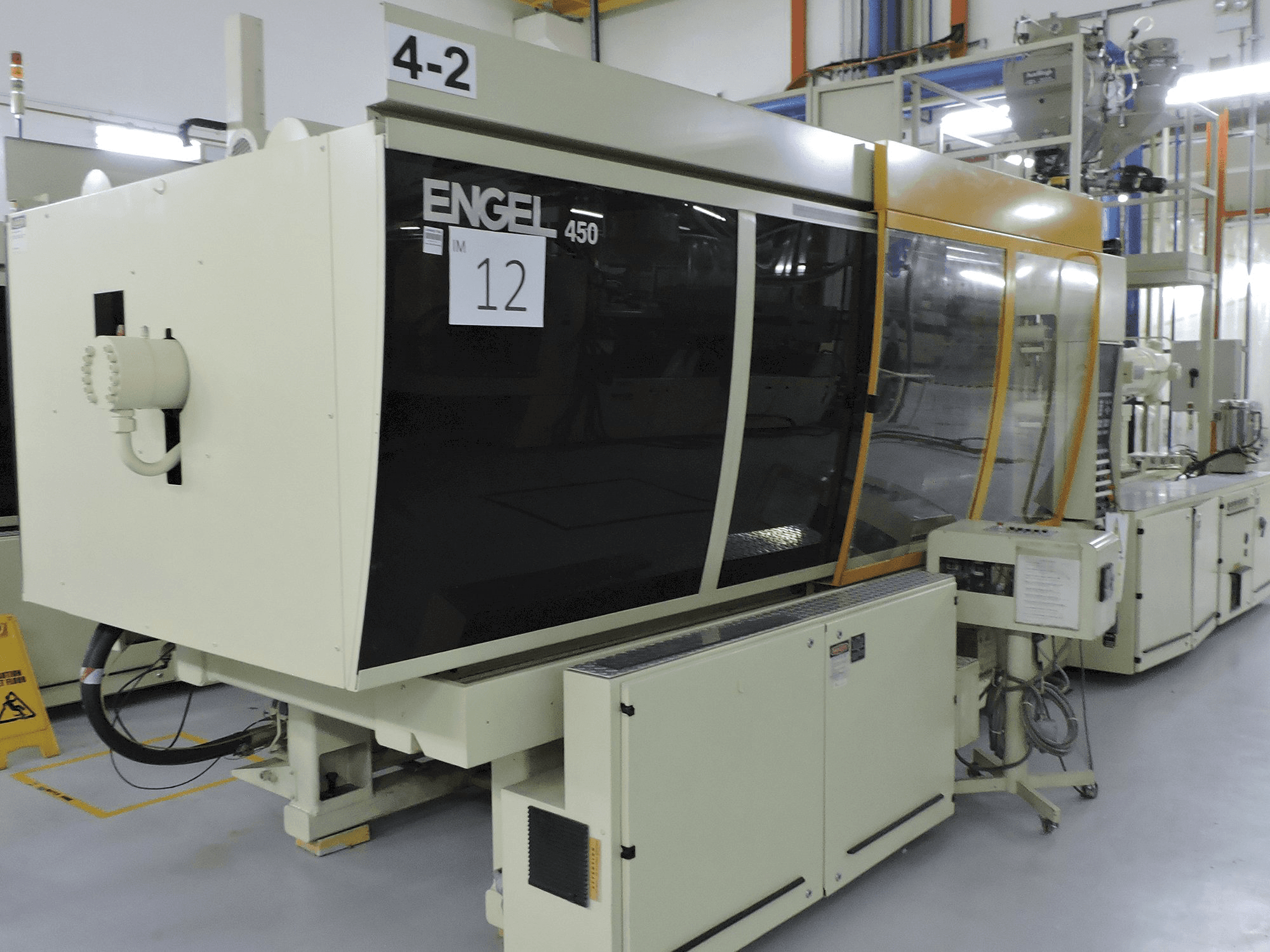 Prikaz stroja ENGEL ES1300/450 BHP sprijeda