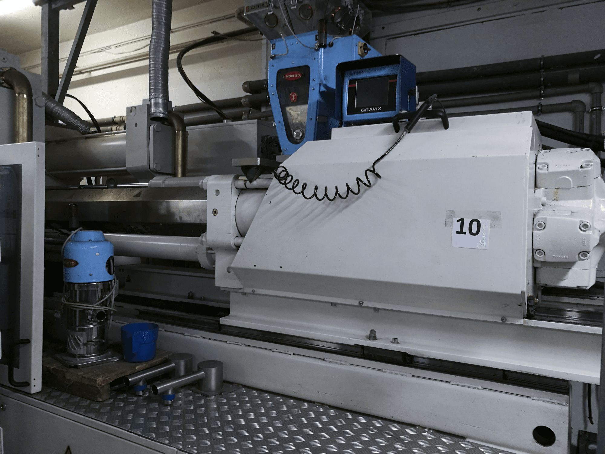 Prikaz desne strane stroja Battenfeld HM 400/3400