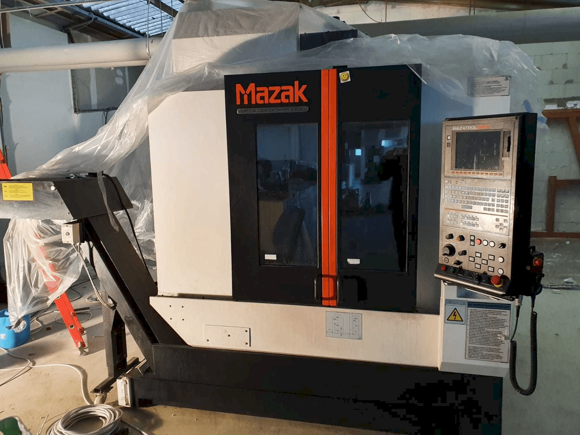 Prikaz stroja Mazak VCS 430A L sprijeda