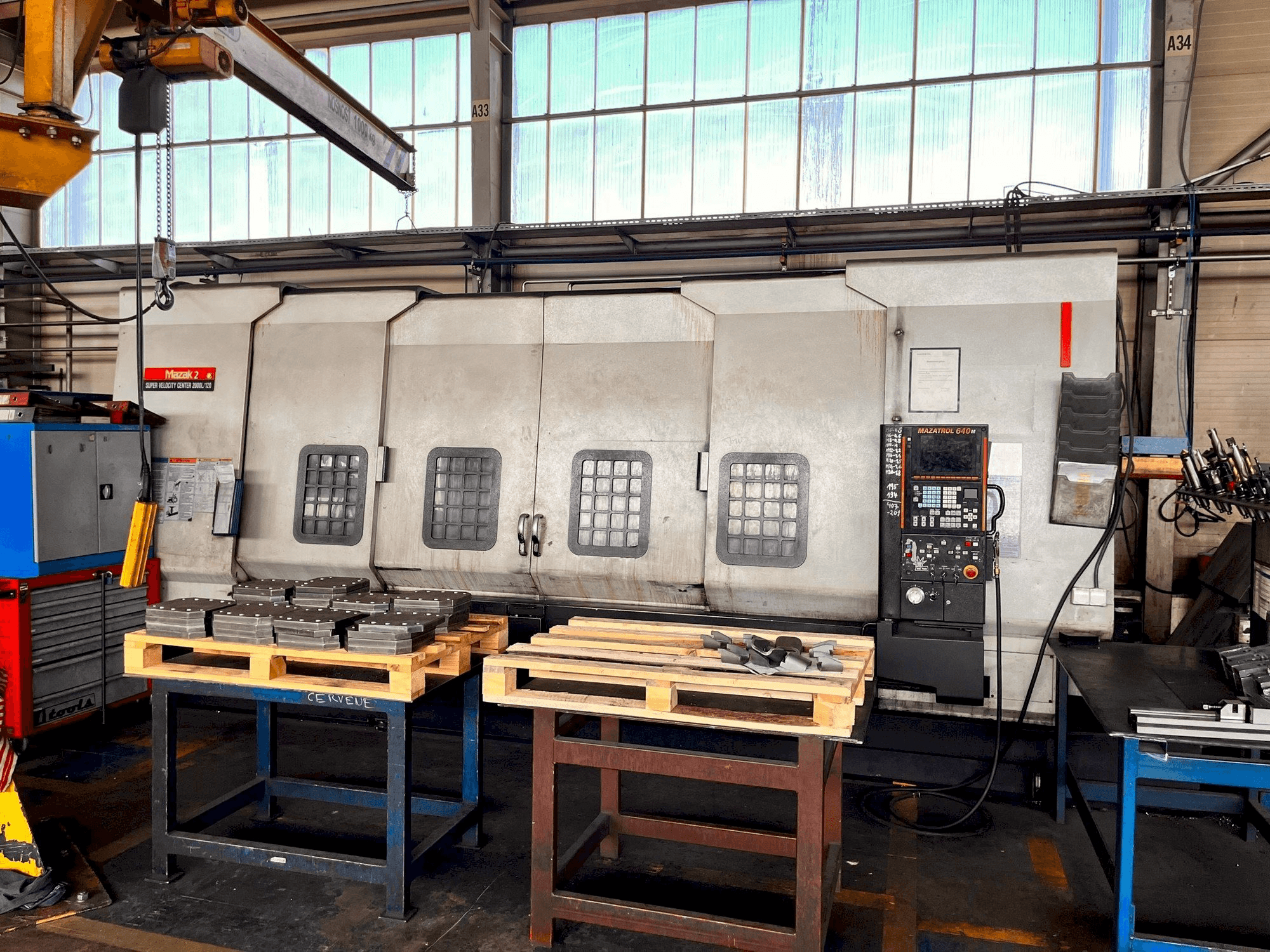 Prikaz stroja Mazak SVC 2000L/120 sprijeda