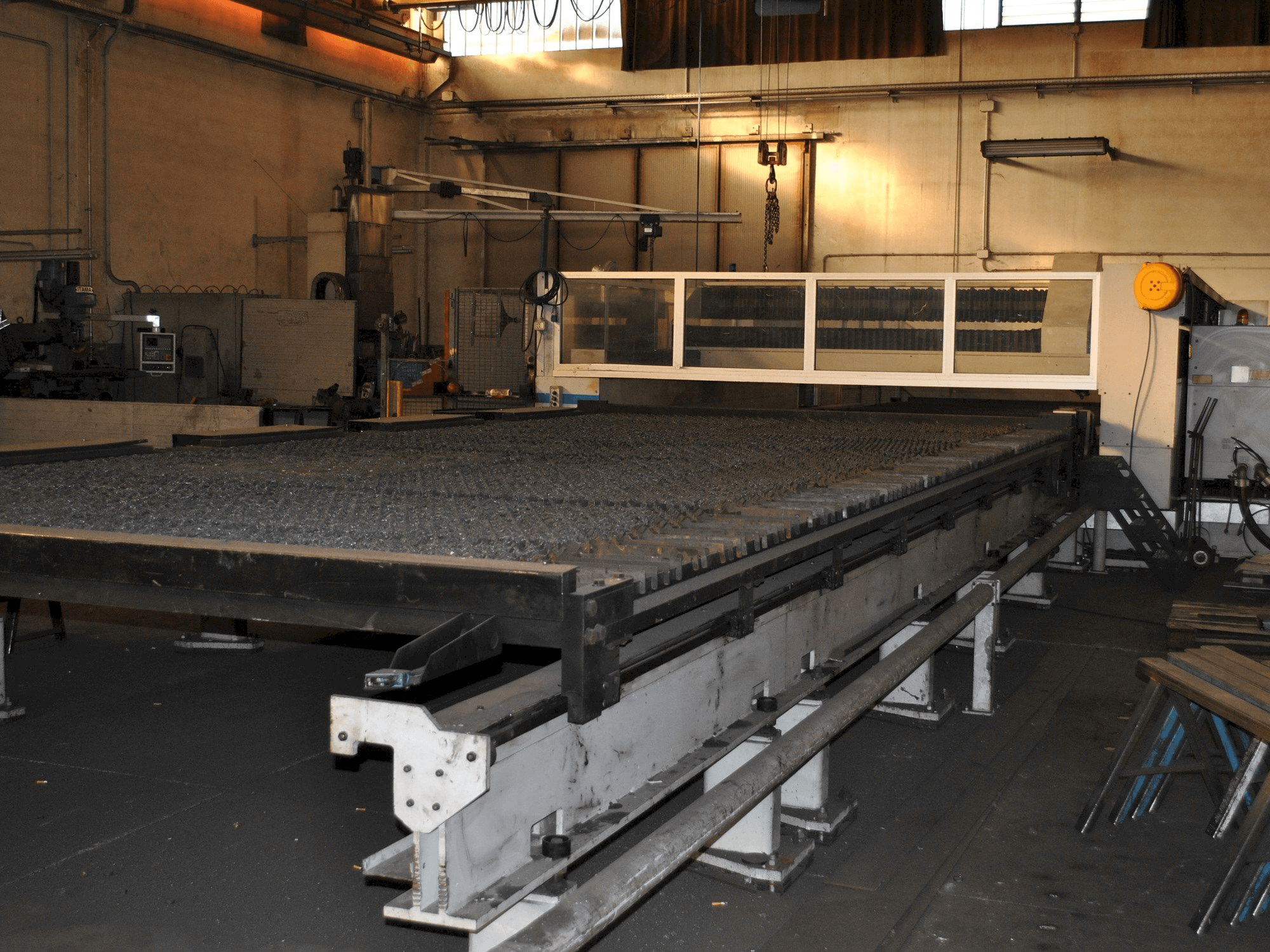 Prikaz stroja LVD IMPULS 8031 sprijeda