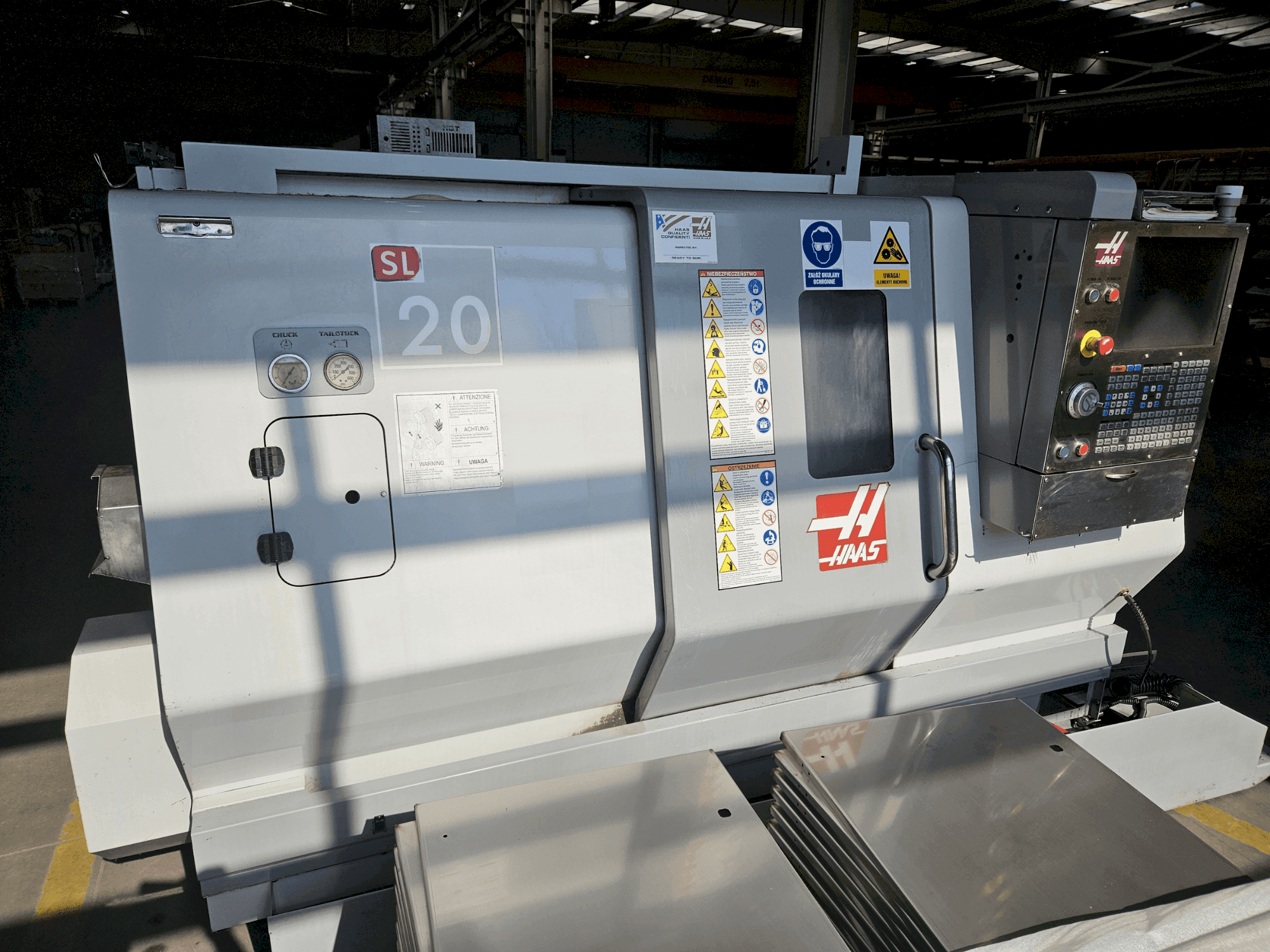 Prikaz stroja HAAS SL-20 TBHE sprijeda