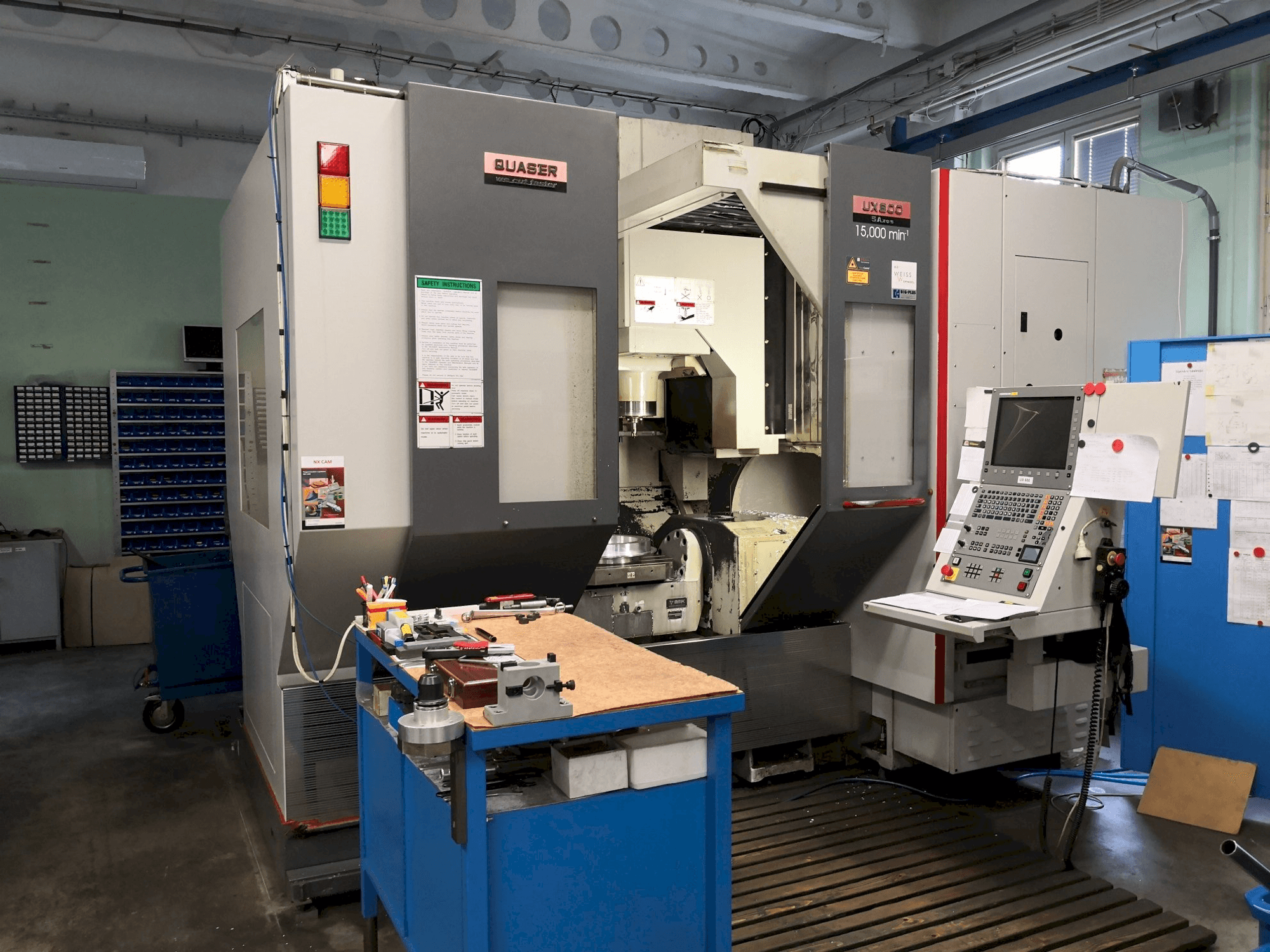 Prikaz stroja Quaser UX-600 sprijeda