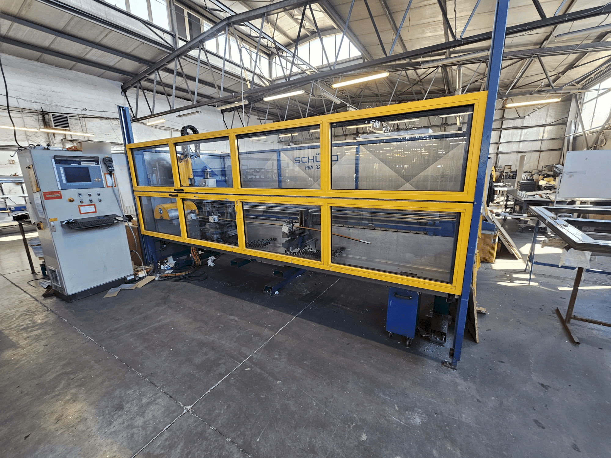 Prikaz stroja SCHÜCO PBA 3250 sprijeda