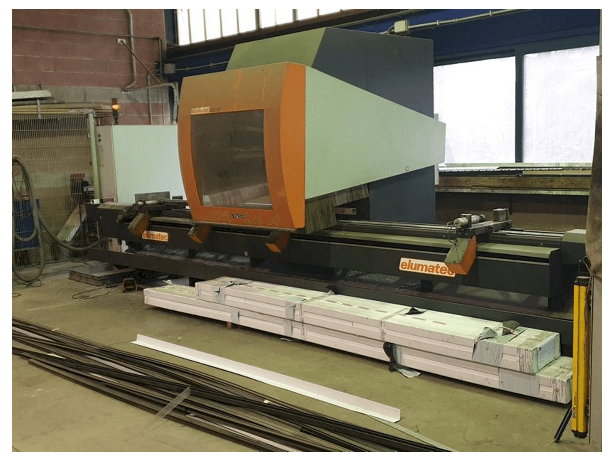 Prikaz stroja Elumatec SBZ 131 sprijeda