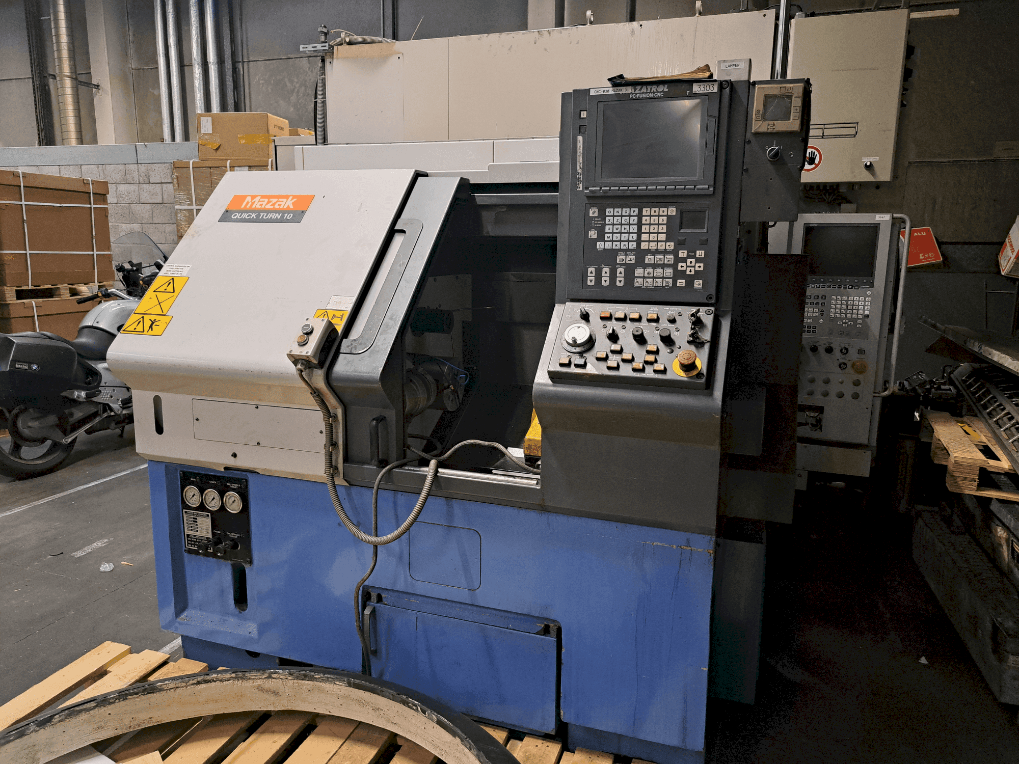 Prikaz stroja Mazak QTN-10 sprijeda