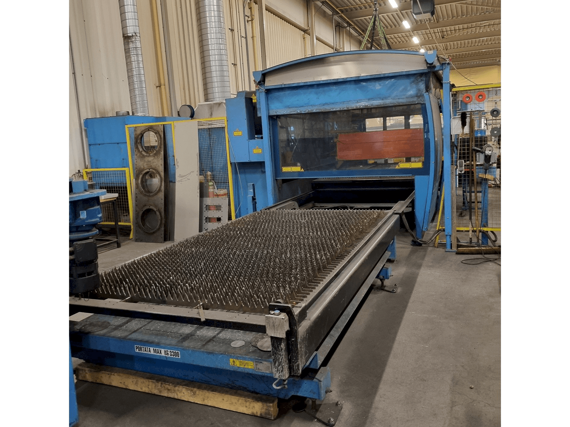 Prikaz stroja Prima Power Platino 1530HS 3,0kW CO2 sprijeda