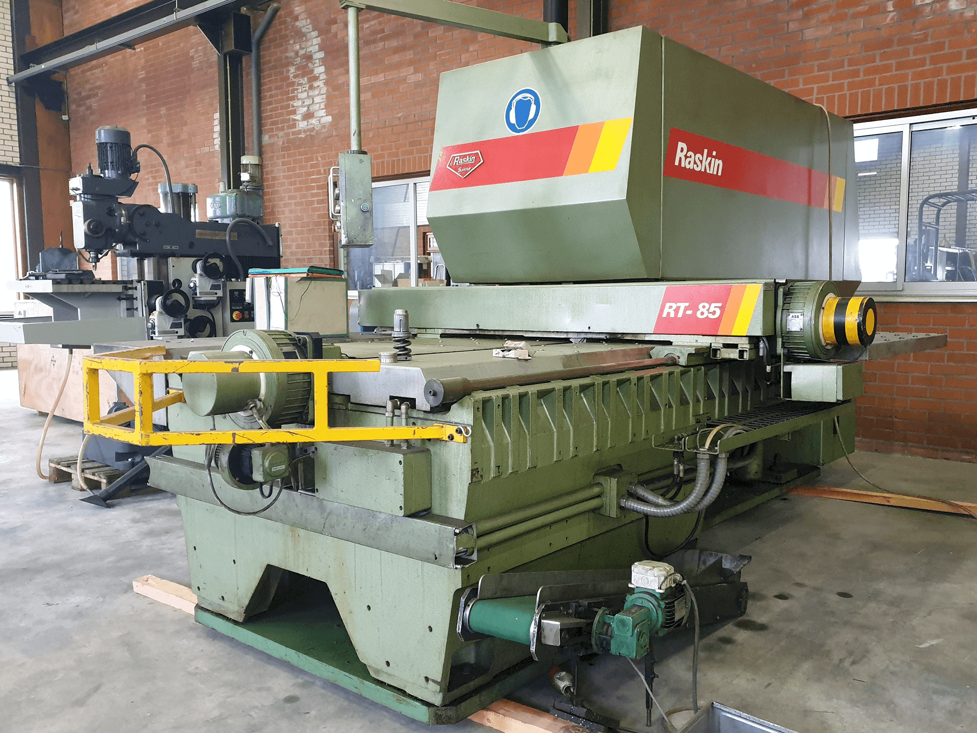 Prikaz stroja Raskin RT-85 zdesna