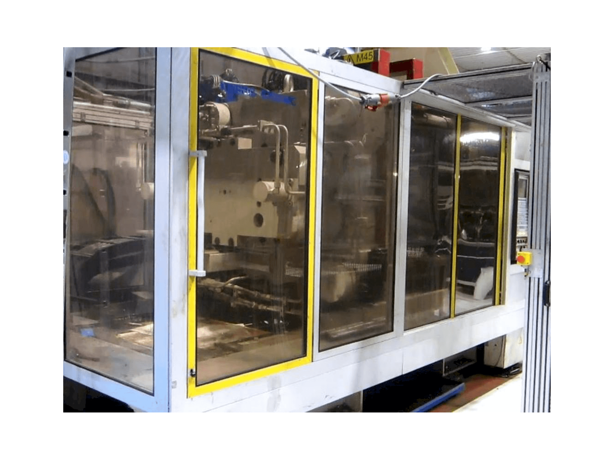 Prikaz stroja Krauss Maffei KM 800/5700 MC sprijeda