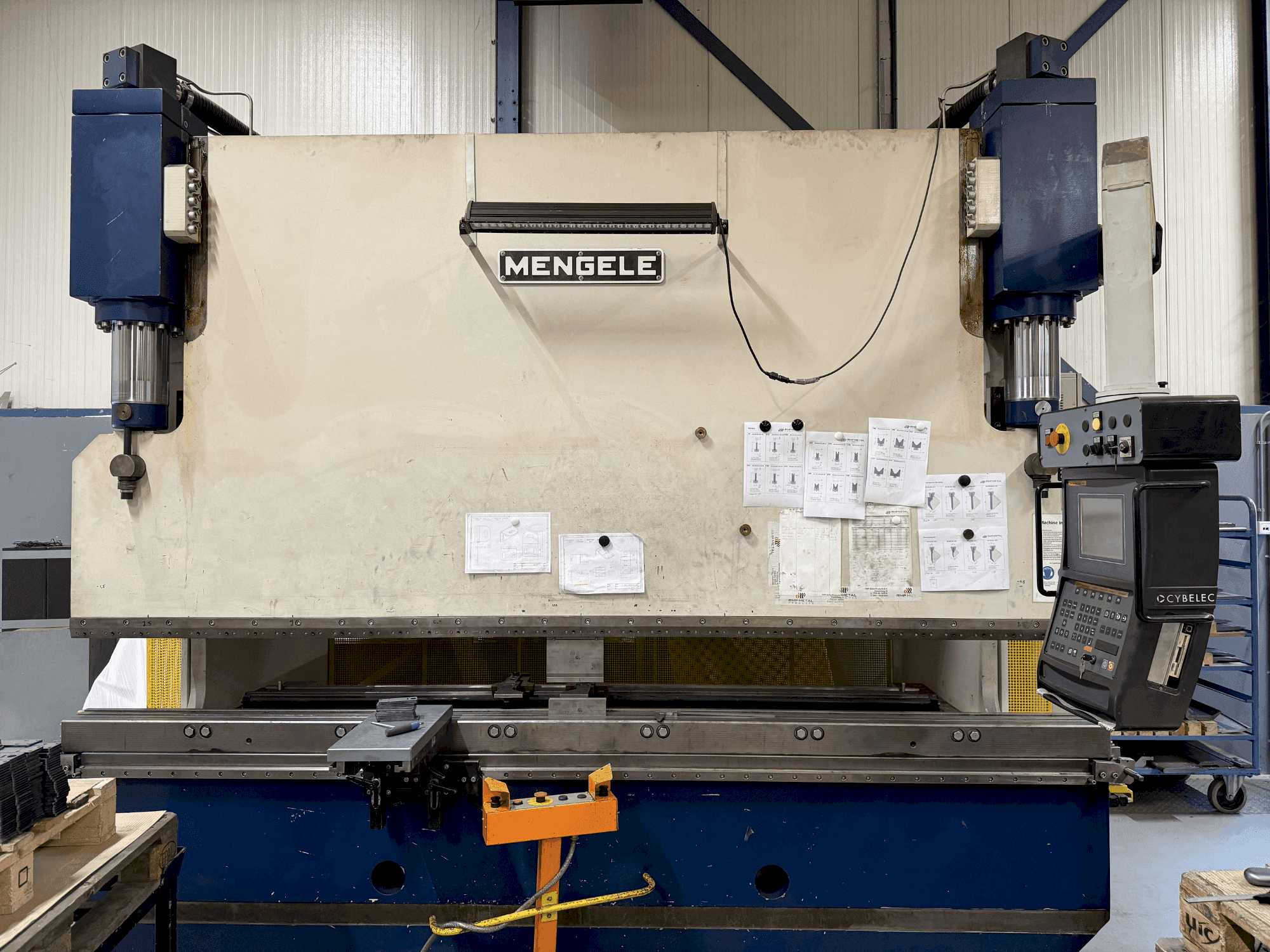 Prikaz stroja MENGELE HB175-30/35 sprijeda