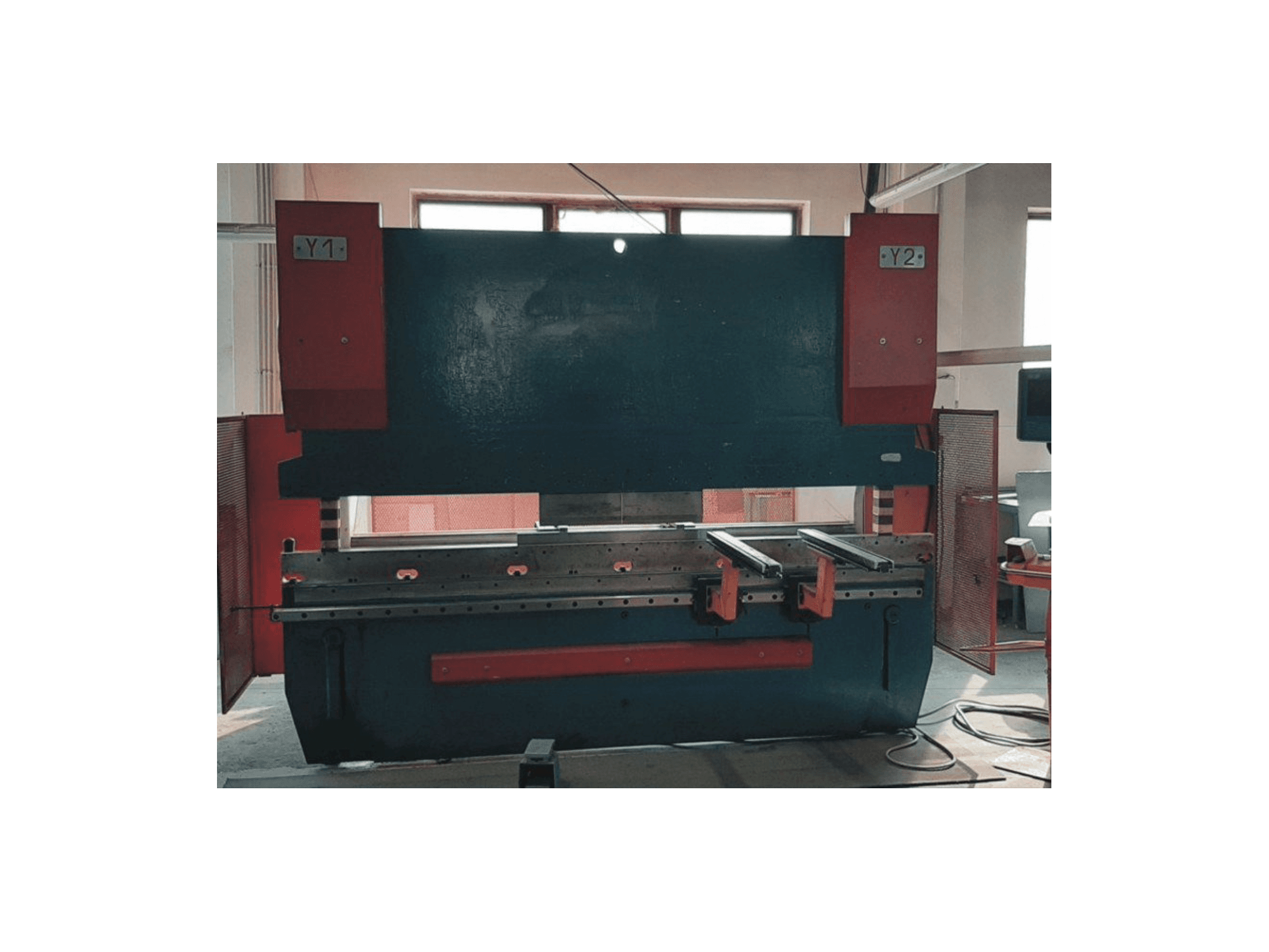 Prikaz stroja BEYELER PR6 sprijeda