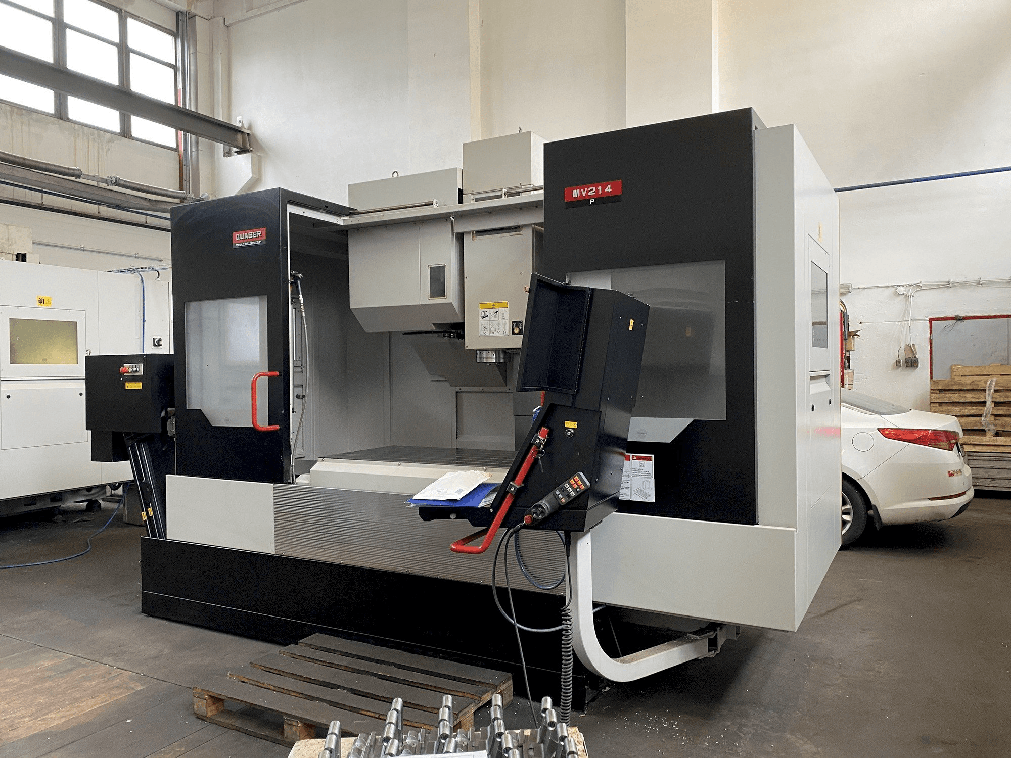 Prikaz stroja Quaser MV214P/12B sprijeda