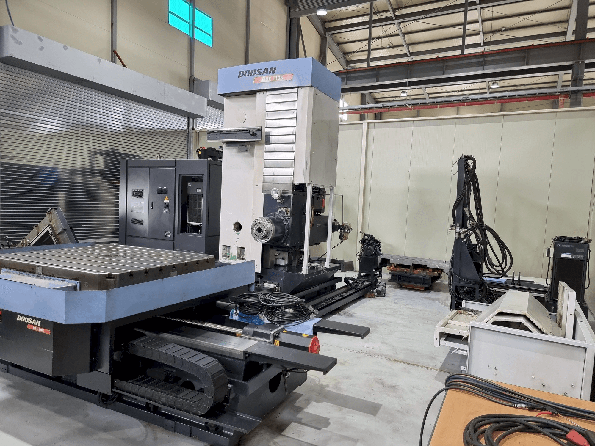 Prikaz stroja Doosan DBC 110S sprijeda